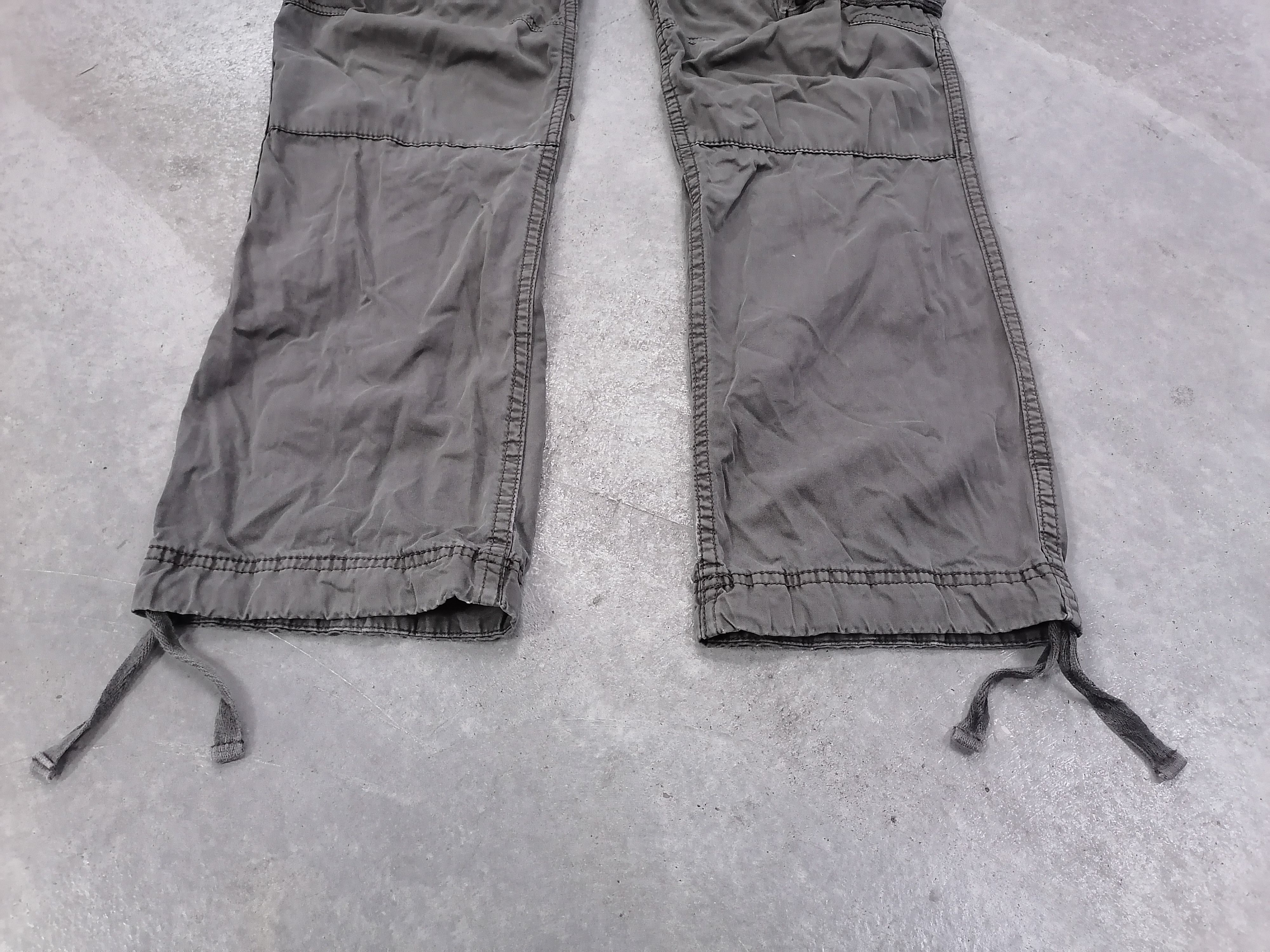 Japanese Brand Trashed Faded Uniqlo Utility Pocket Distressed Cargo Pants Size US 31 - 3 Thumbnail