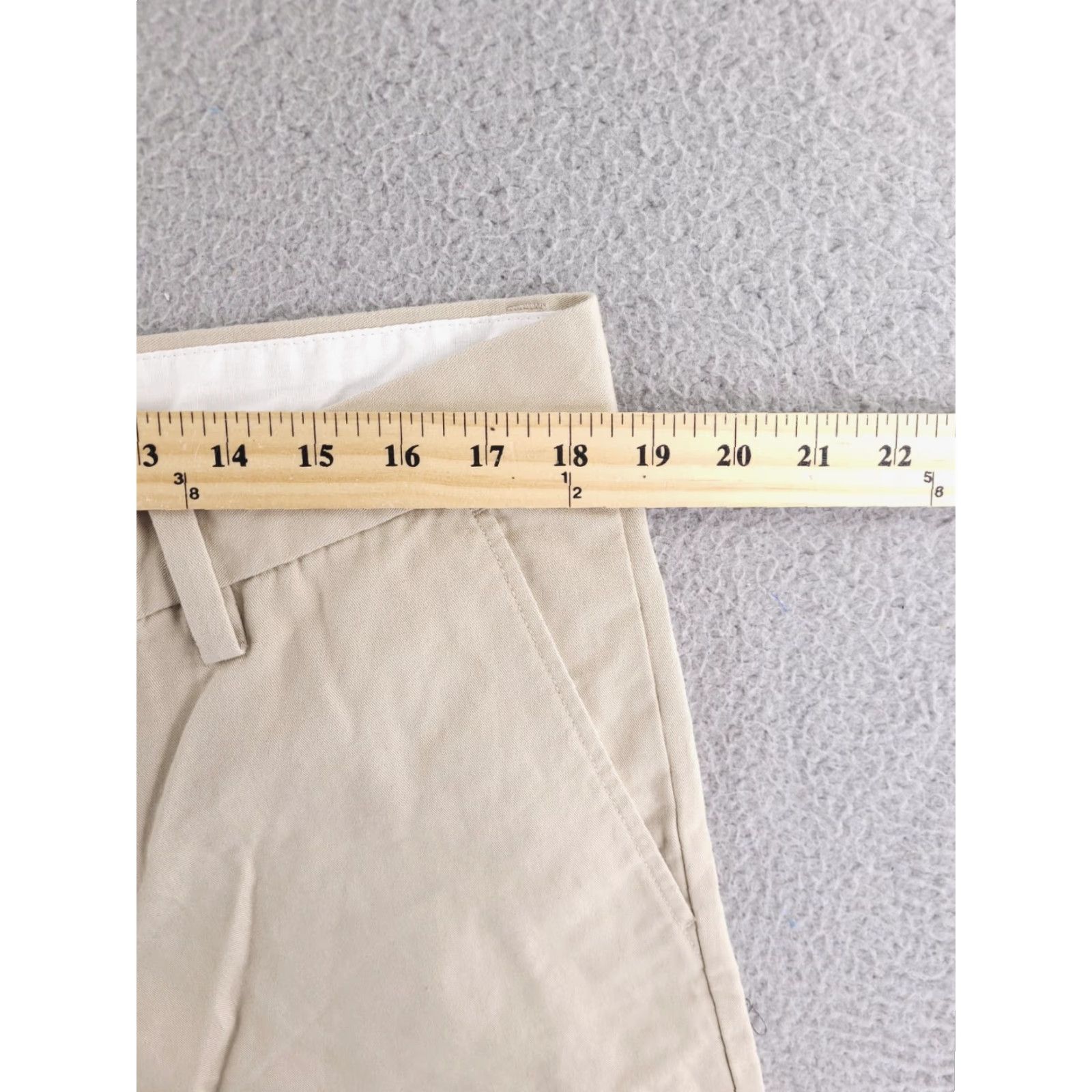 Old Navy Old Navy Pants Mens 36x33 Chino Beige Relaxed Straight Fit Pants Mens 36 Beige Chino Relaxed Straight 36 x 33 Mens Size US 36 / EU 52 - 6 Thumbnail