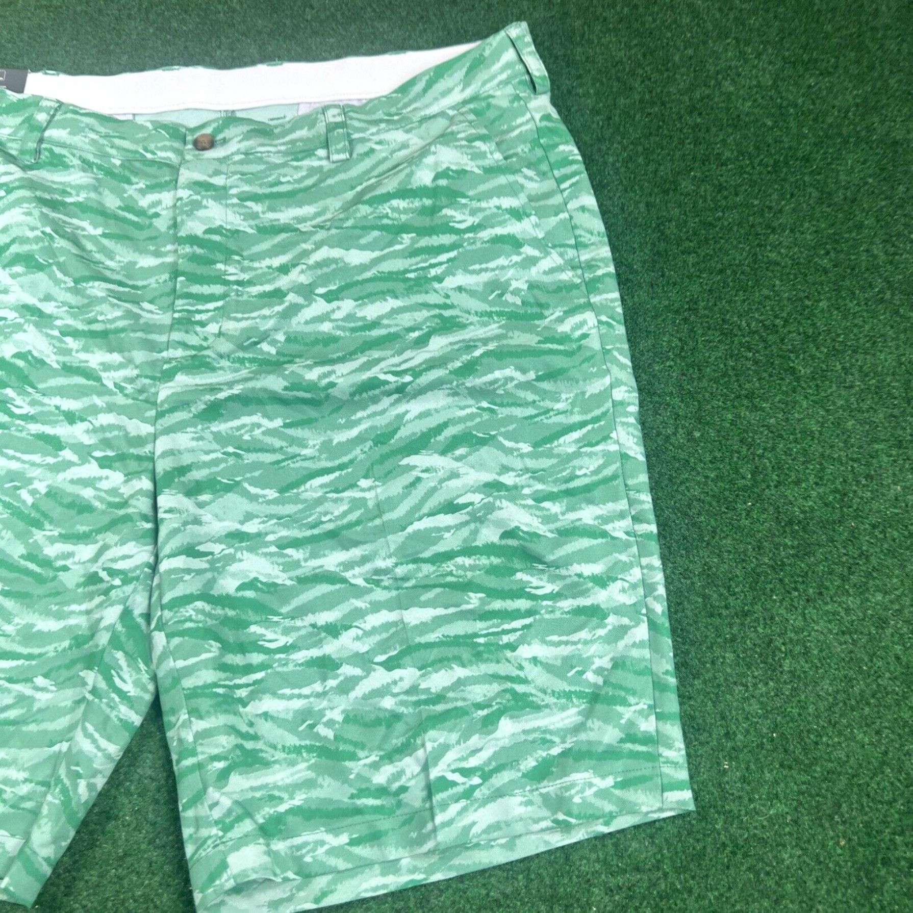 Vintage Greg Norman Shorts Mens 40 Green Camo Golf Chino Microlux Stretch NWT Size US 40 / EU 56 - 3 Thumbnail