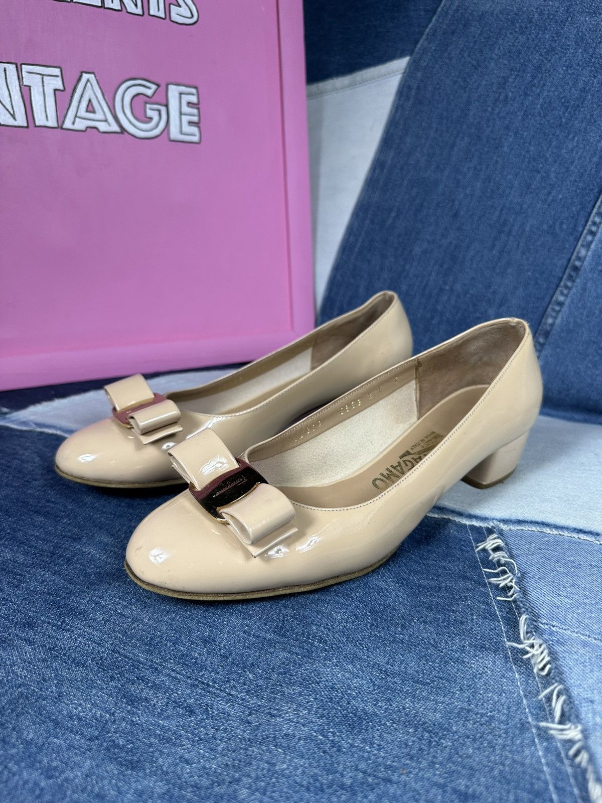 Salvatore Ferragamo Salvatore Ferragamo Vara Pump Heel Bow Beige Patent Leather Size US 6.5 / IT 36.5 - 7 Thumbnail