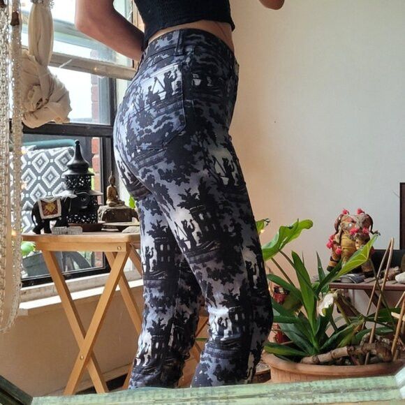Gianfranco Ferre Gianfranco Ferre high rise dark print pants size 25 Size 25" / US 0 / IT 36 - 5 Thumbnail