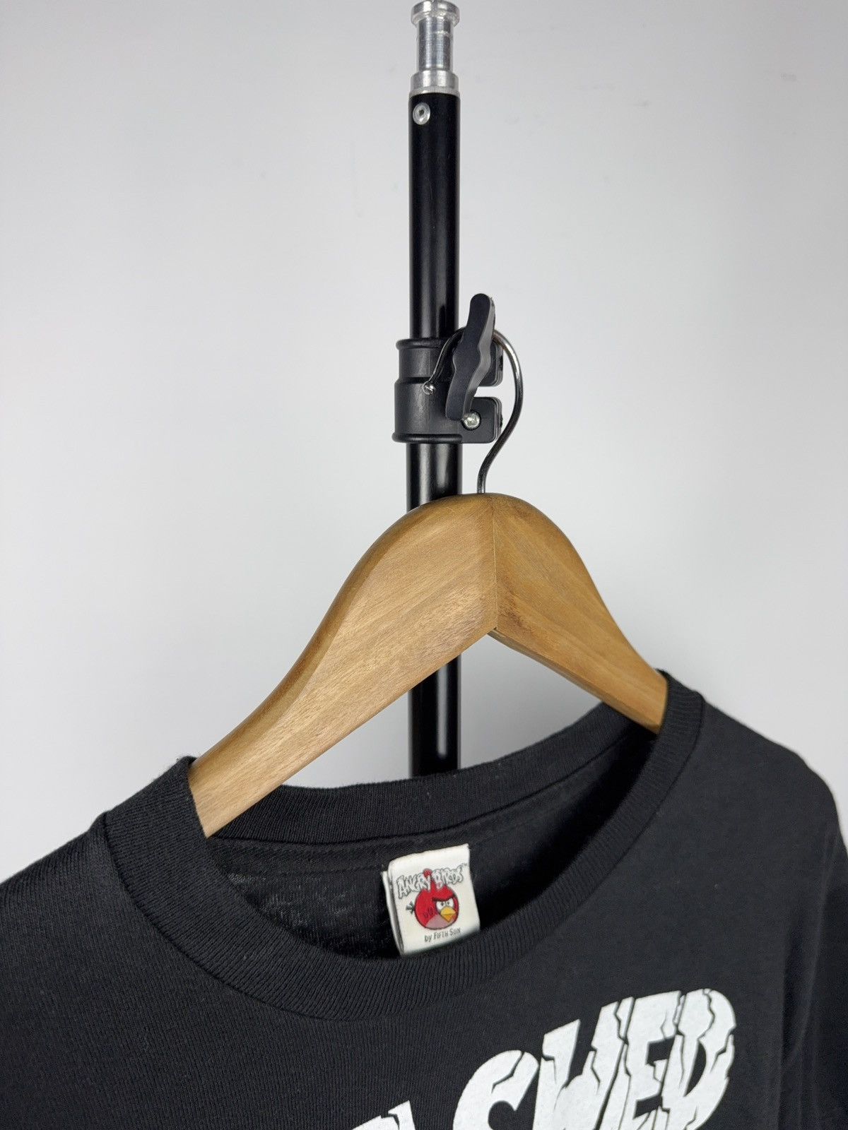 Vintage 00s Angry Birds Game “Smashed” Pigs Graphic Tee Black L Size US L / EU 52-54 / 3 - 4 Thumbnail