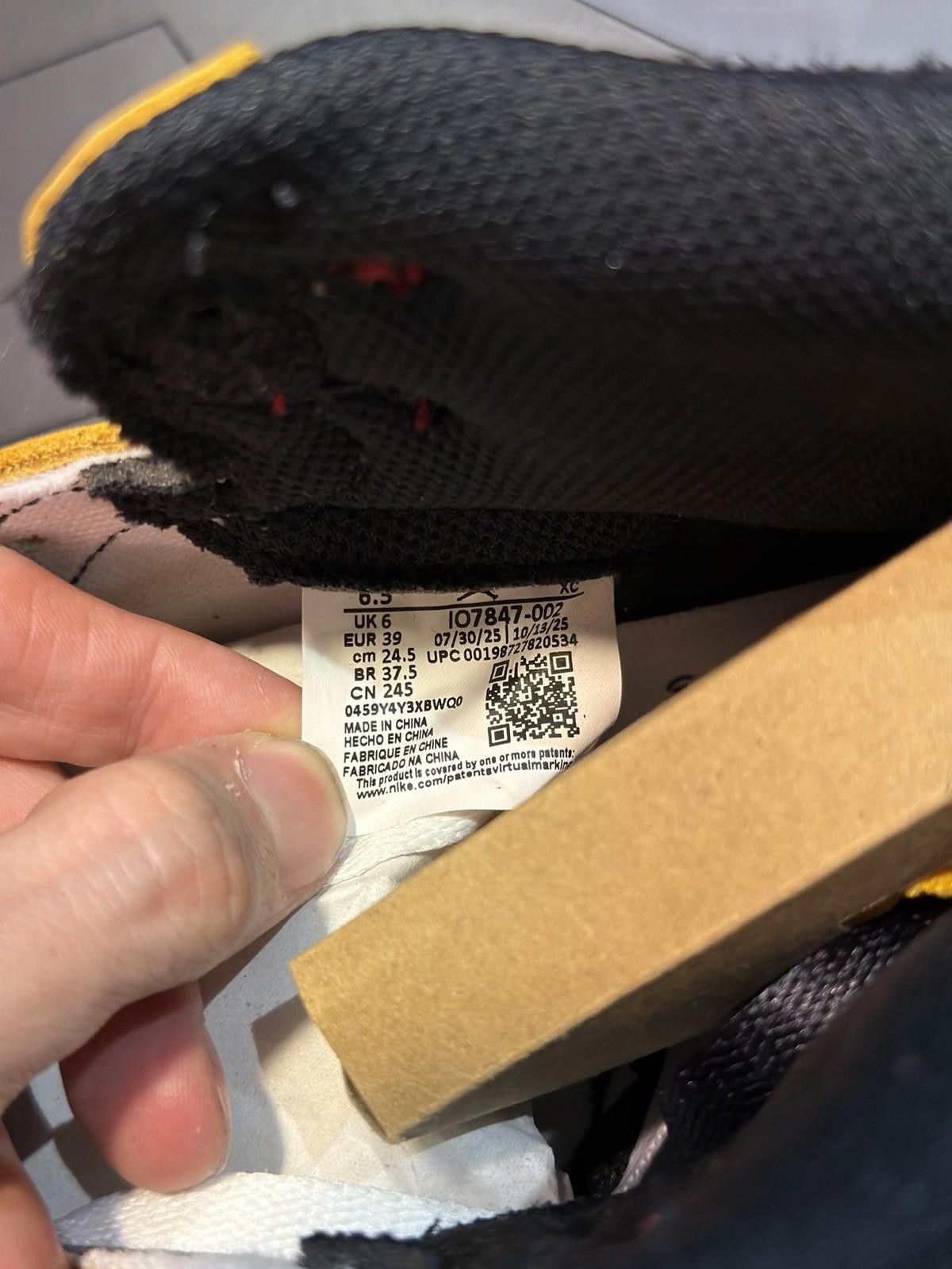 Jordan Brand Air Jordan 1 x Union x Fragment Black and Varsity Red (6.5) Size US 6.5 / EU 39-40 - 9 Thumbnail