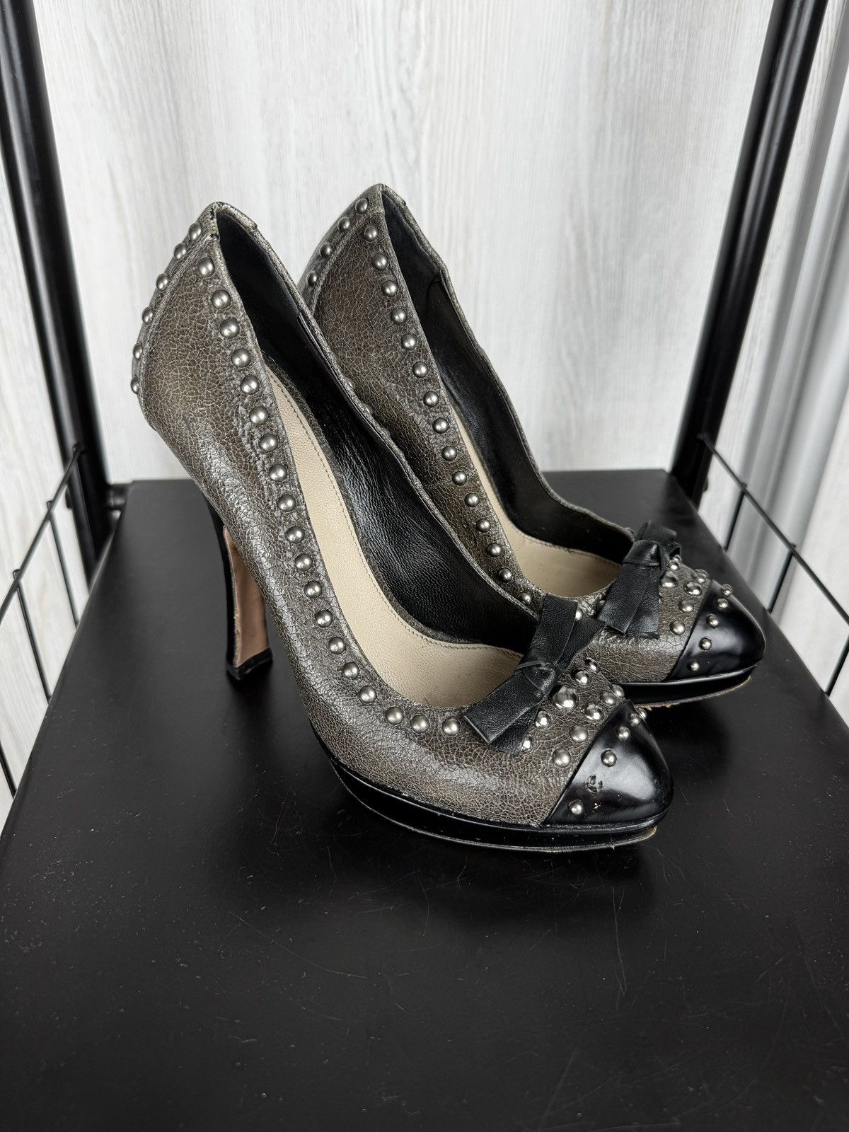 Prada Prada Grey/Black Studded Textured Leather Bow Pumps Sz 34.5 Size US 4.5 / IT 34.5 - 2 Thumbnail