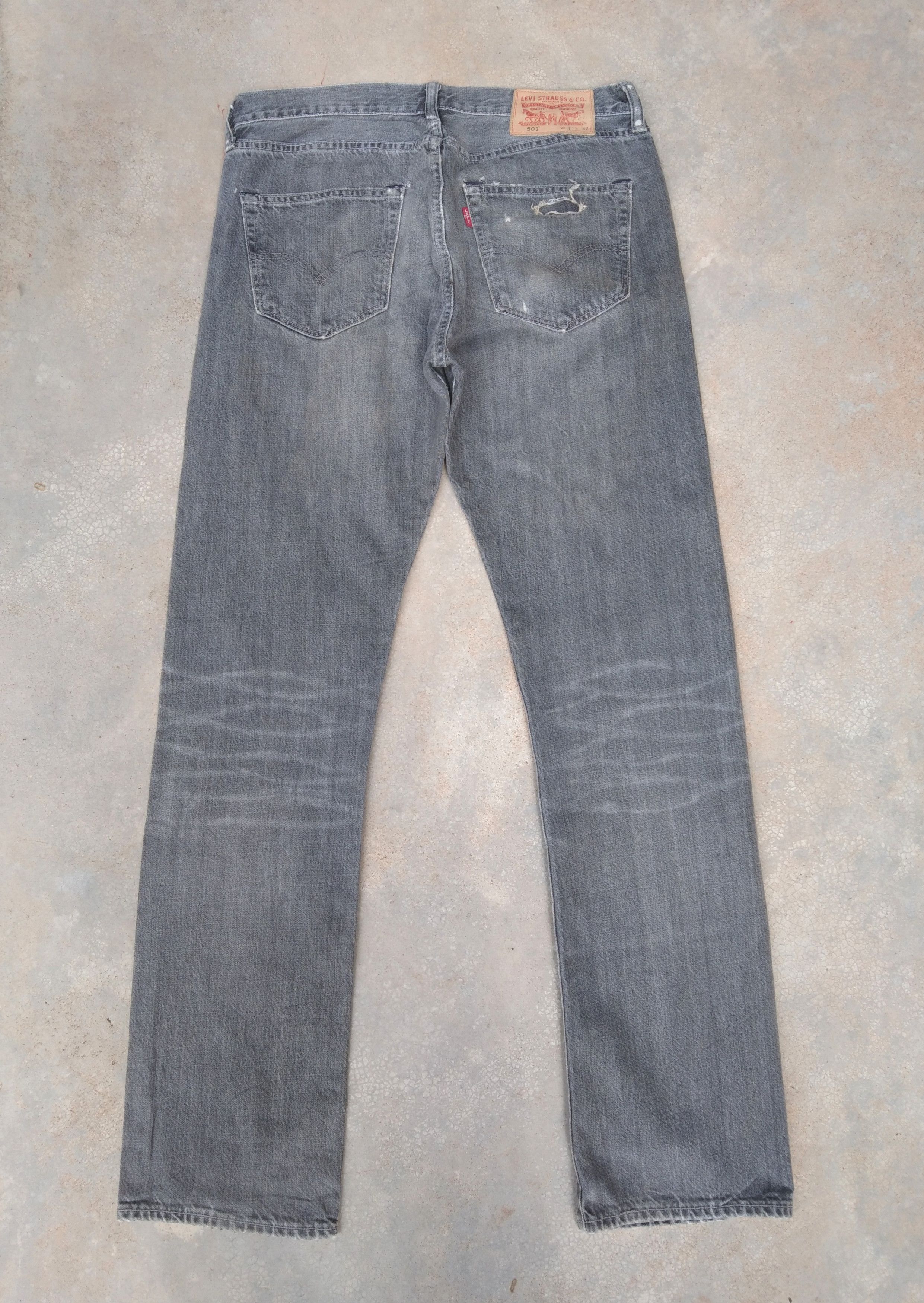 Levi's × Vintage Vintage Levis 501 Grey Distressed Jeans 30x32 Size US 30 / EU 46 - 2 Thumbnail