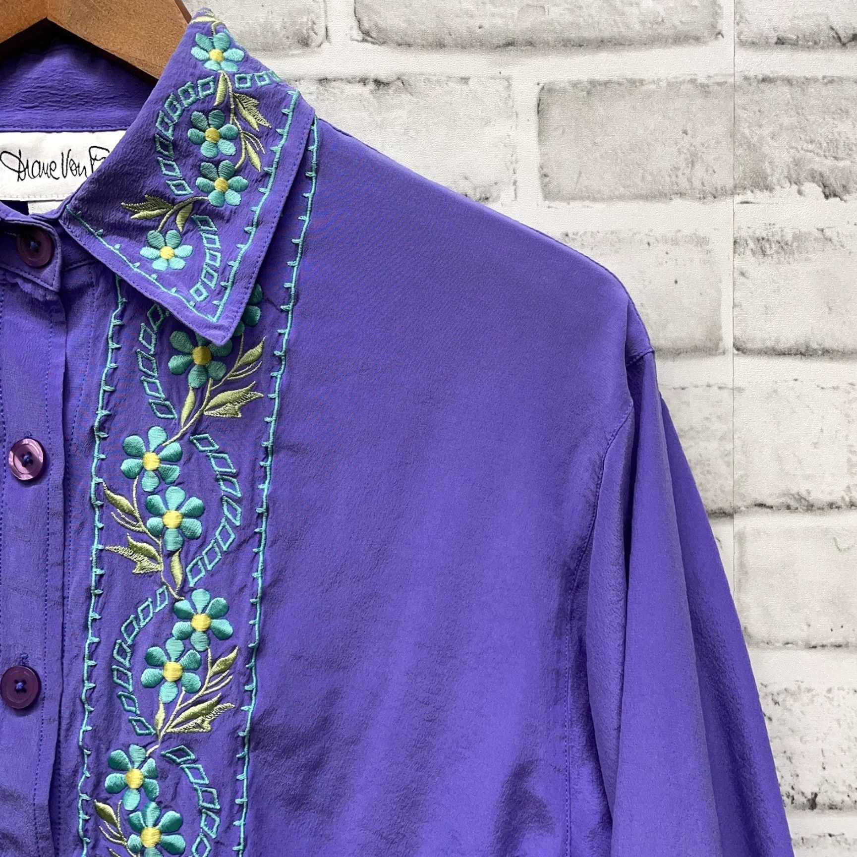Diane von Furstenberg VTG Diane Von Furstenburg Purple Floral Embroidered Silk Shirt Womens XS Size XS / US 0-2 / IT 36-38 - 2 Thumbnail