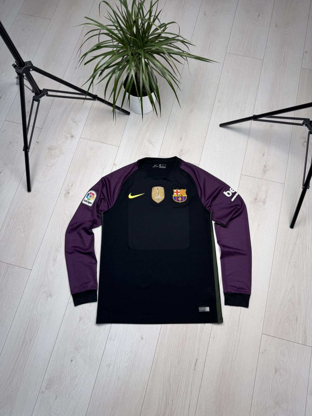 Other FC BARCELONA 2016-17 GOALKEEPER NIKE FOOTBALL SOCCER JERSEY Size US M / EU 48-50 / 2 - 1 Thumbnail