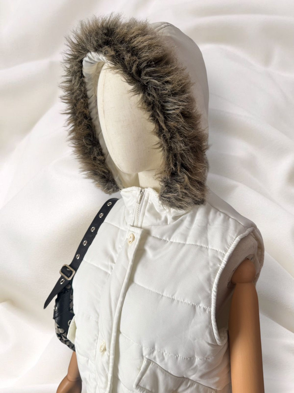 Beauty Beast Beauty Angel Y2K Vintage Faux Fur Hooded Vest Jacket Size M / US 6-8 / IT 42-44 - 4 Thumbnail