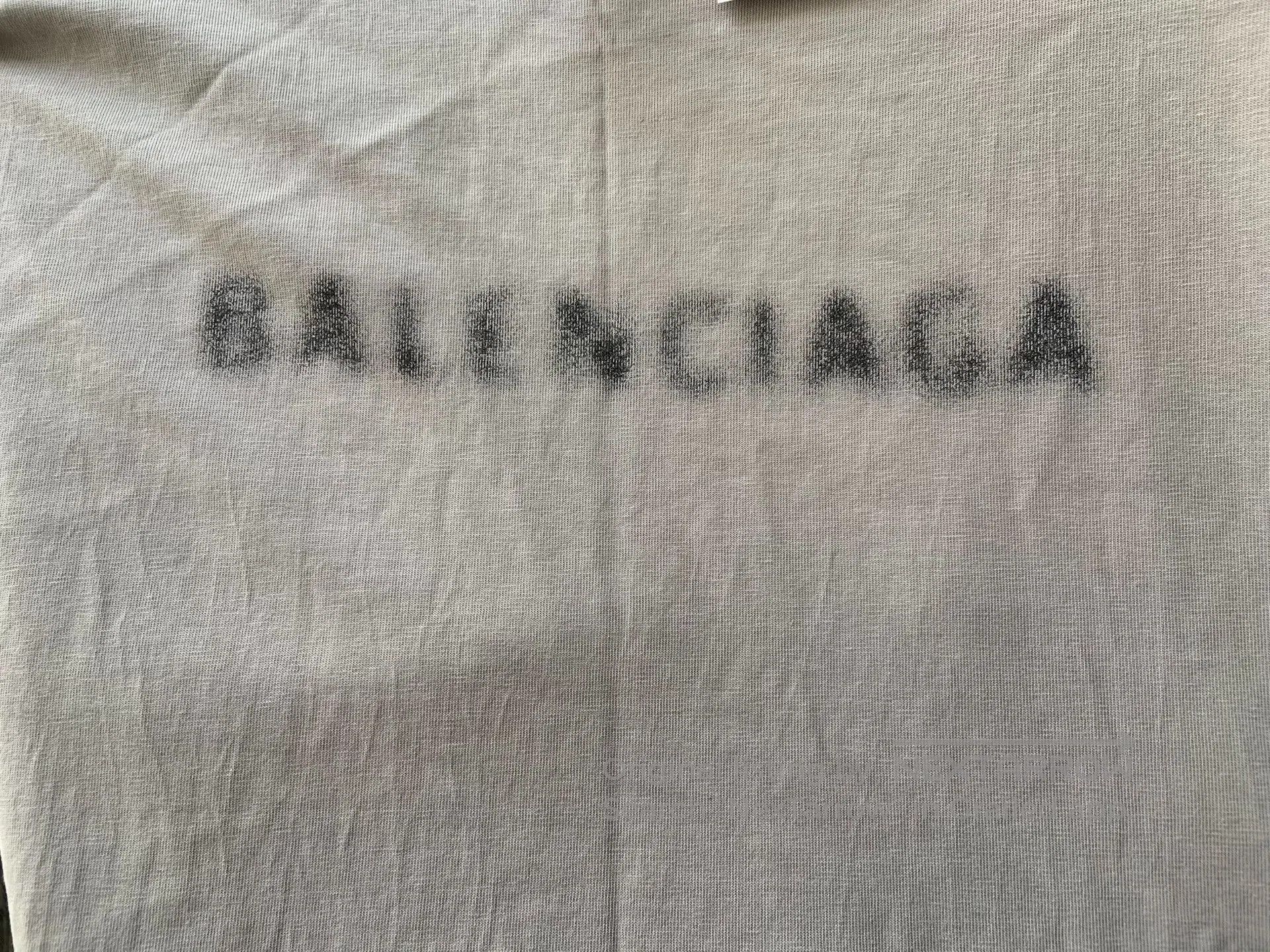 Balenciaga Balenciaga Solid Letter Print Distressed Crewneck Tee. Size XS / US 0-2 / IT 36-38 - 3 Thumbnail