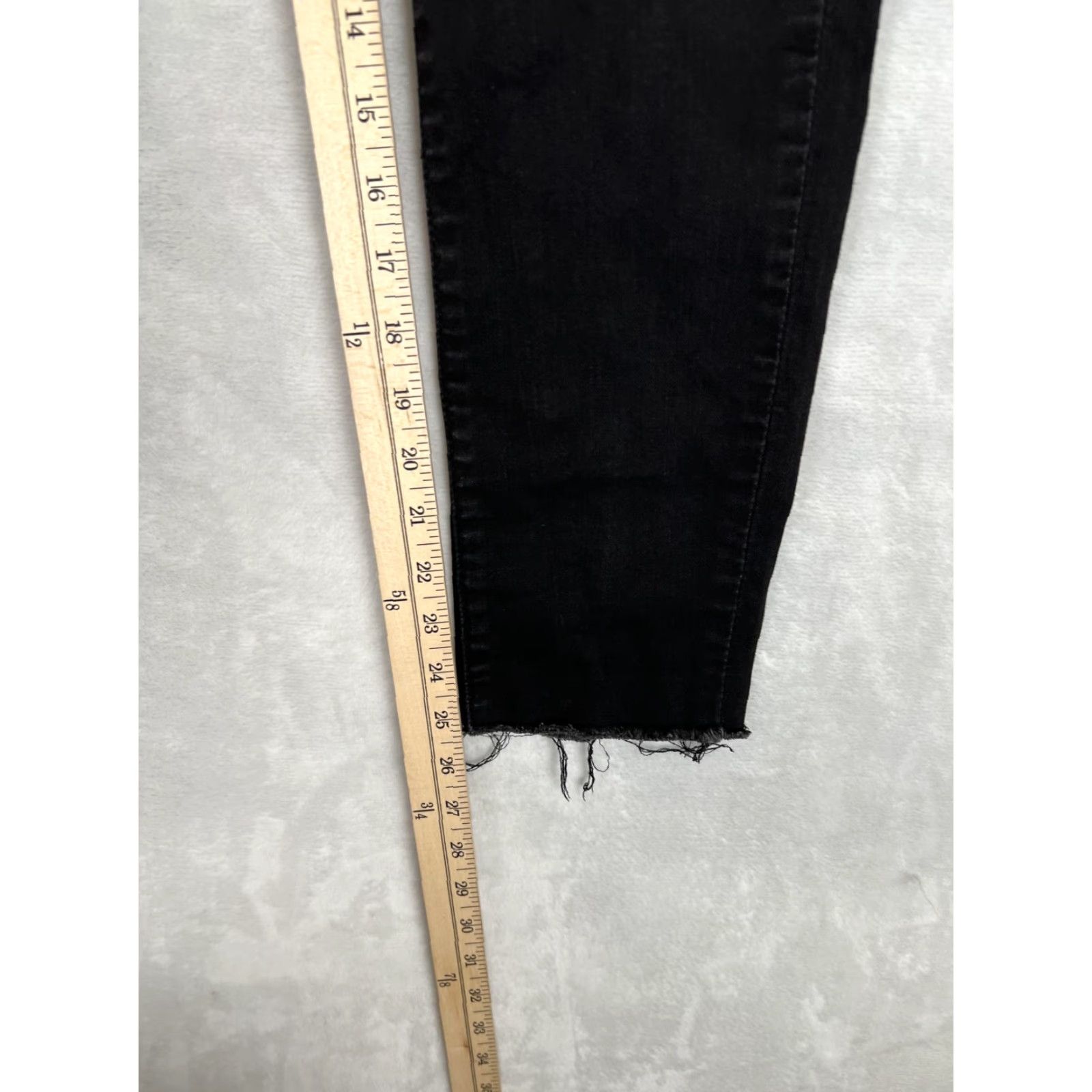 Levi's VINTAGE? No. Levi's 721 High Rise Skinny Jeans Womens 30 Black Denim Stretch Cropped Size 30" / US 8 / IT 44 - 2 Thumbnail