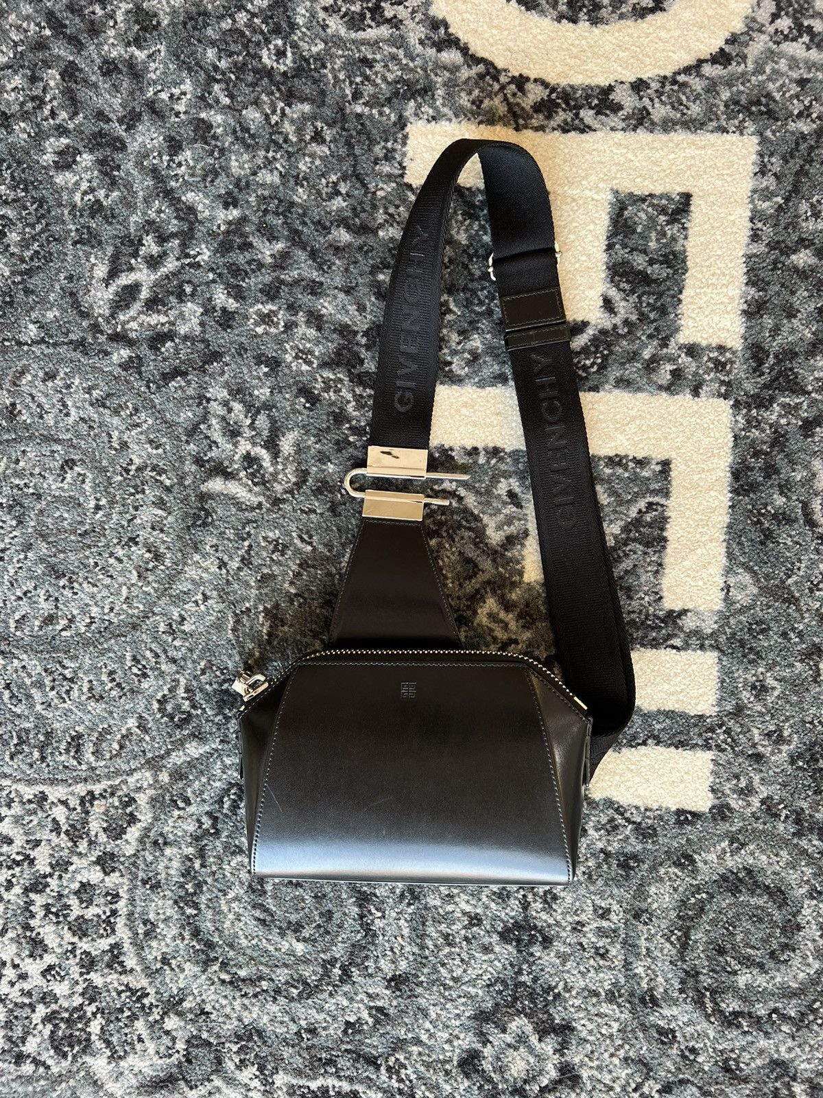 Givenchy GIVENCHY ANTIGONA CROSSBODY BLACK Size ONE SIZE - 1 Thumbnail