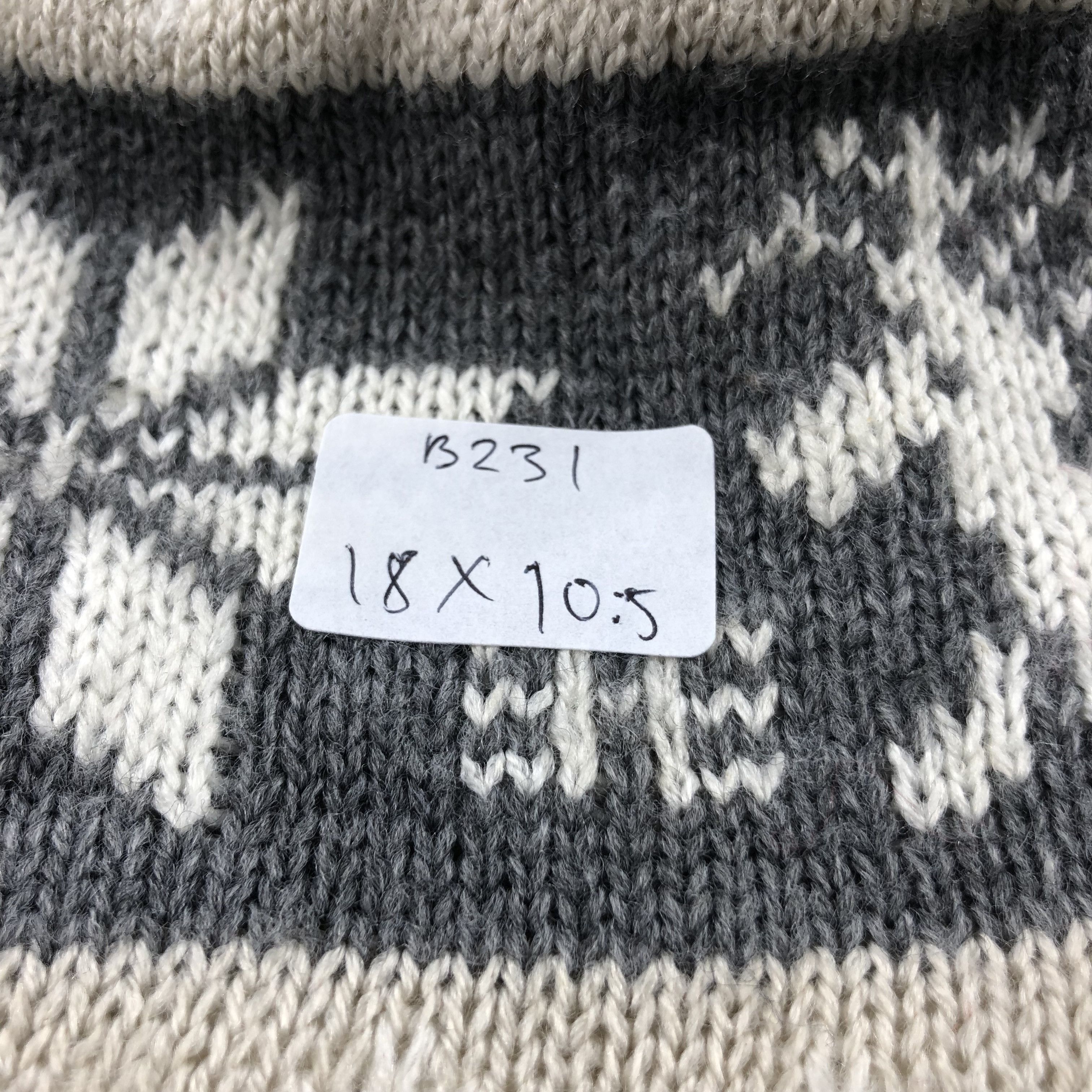 Vintage Unknown Reindeer Design Bobble Beanie Snowcap Snow Hat B231 Size ONE SIZE - 10 Thumbnail