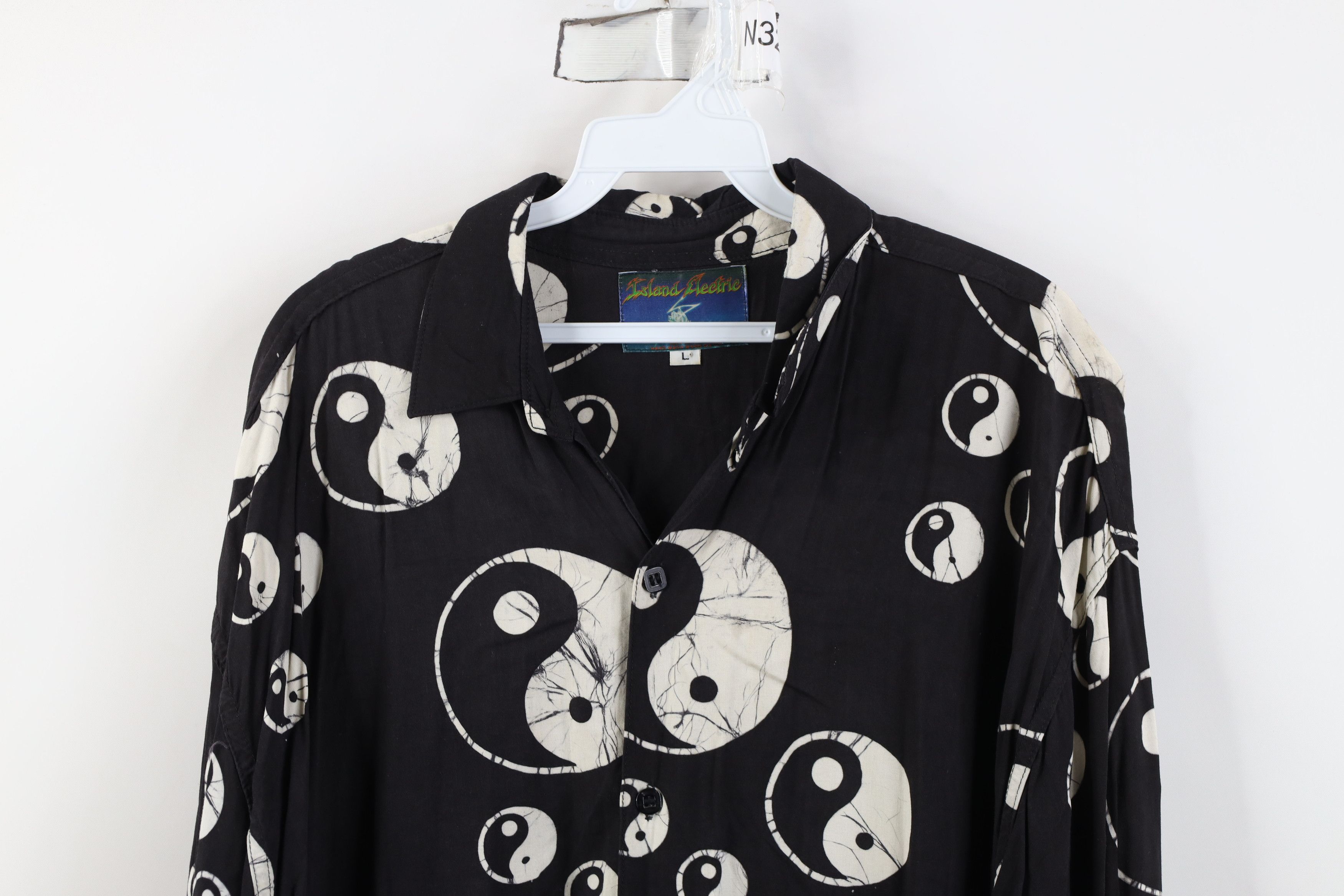 Vintage Vintage 90s Streetwear Rayon Gabardine Yin Yang Button Shirt Size US L / EU 52-54 / 3 - 2 Thumbnail
