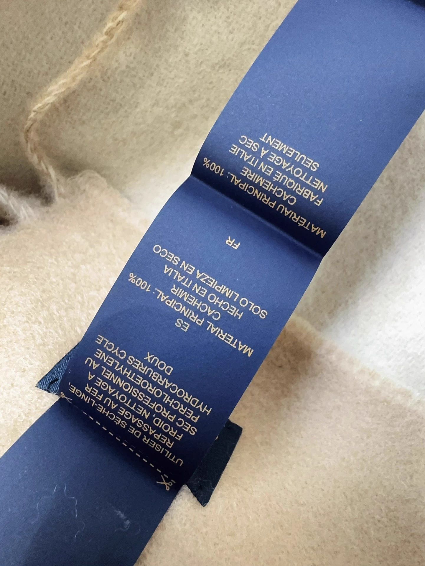 Louis Vuitton LV Monogram Cashmere Scarf Milky Tea Unused Boxed Size ONE SIZE - 8 Thumbnail