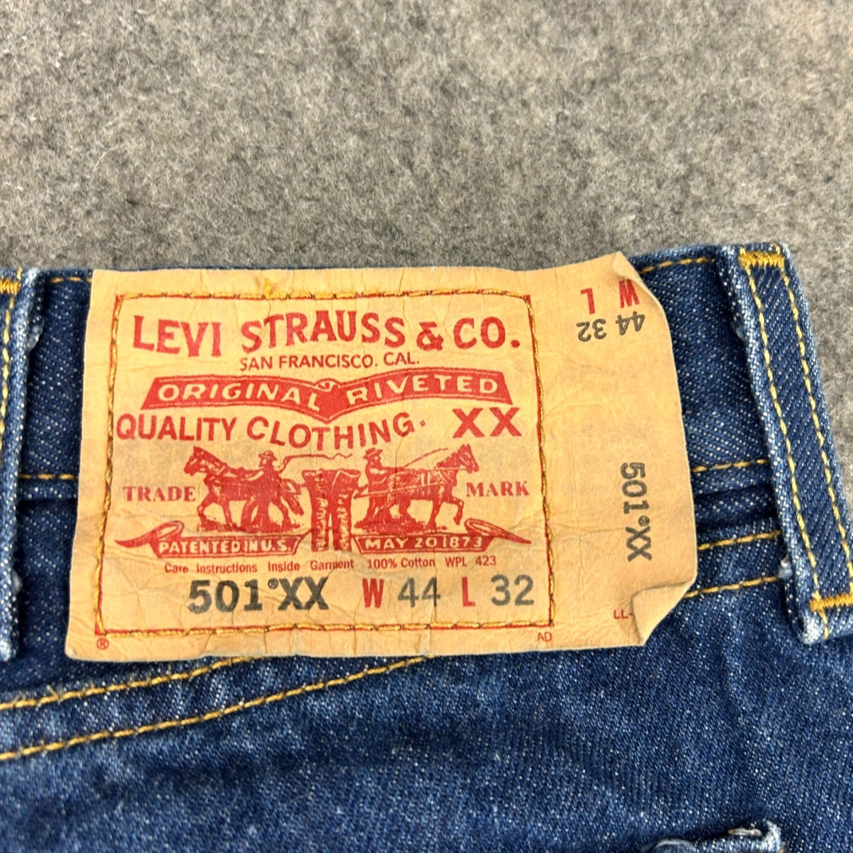 Levi's VINTAGE Levi's 501 Jeans Mens 44x32 Blue Dark Wash Straight Regular 90s Retro Pockets Distressed Buttons 42x31 Mens Size US 44 / EU 60 - 4 Thumbnail