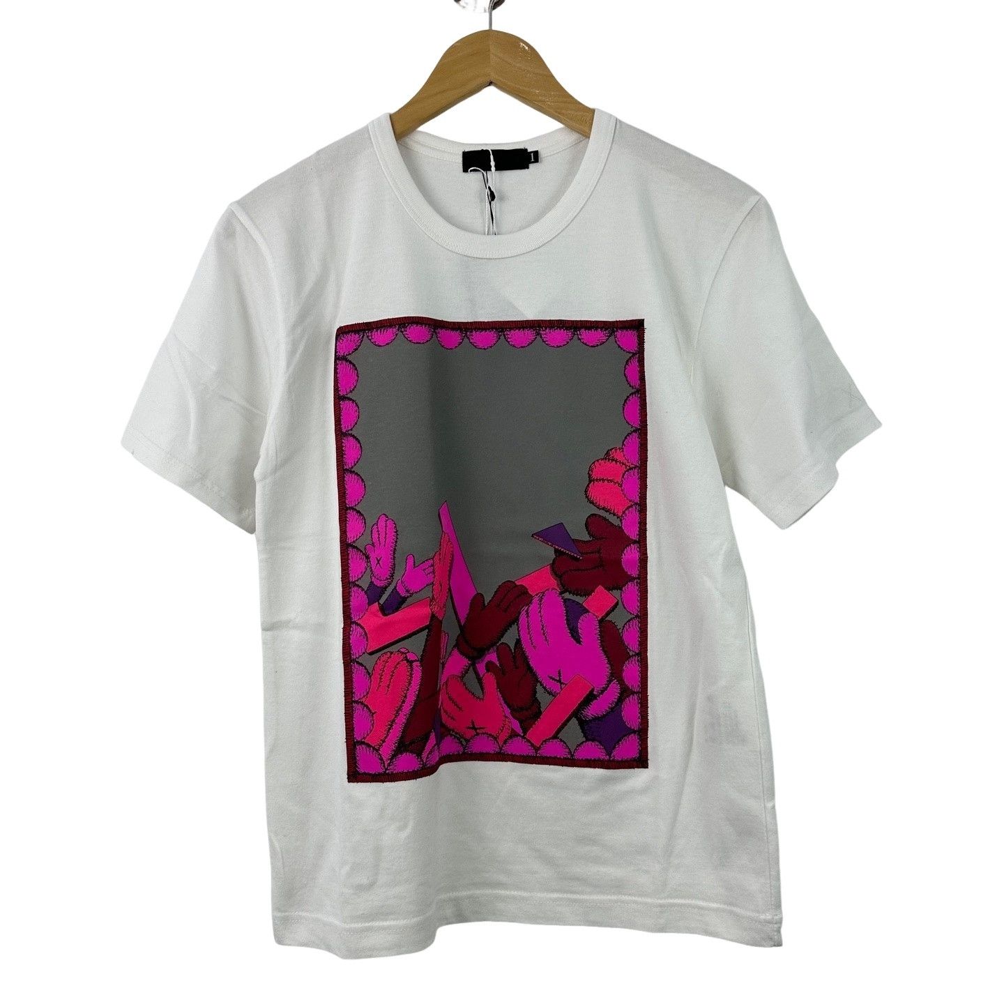 Kaws OriginalFake Kaws Hands Graphic T-Shirt 1 Size US S / EU 44-46 / 1 - 1 Thumbnail