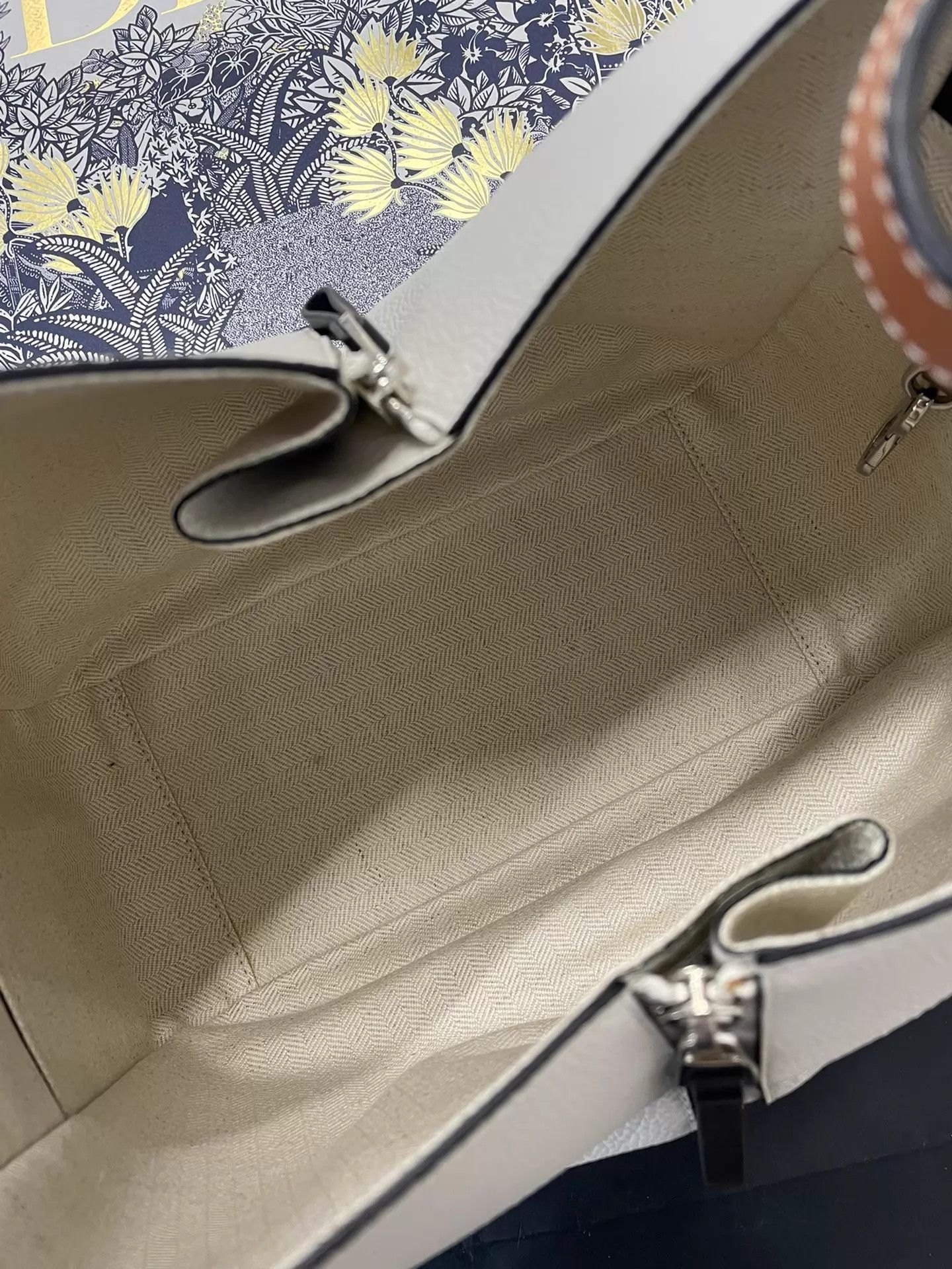 Loewe Loewe Hammock white colorblocked tassel shoulder/crossbody Size ONE SIZE - 5 Thumbnail