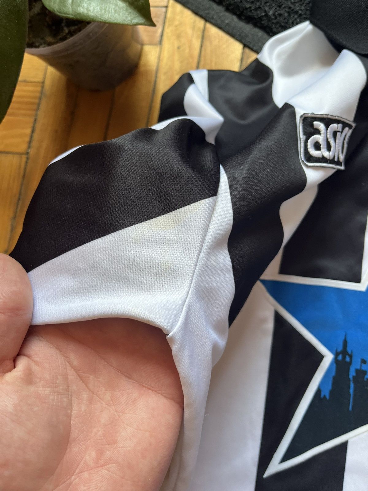 Asics Newcastle United 1993-1995 Home Football Asics Soccer Jersey Size US M / EU 48-50 / 2 - 8 Thumbnail