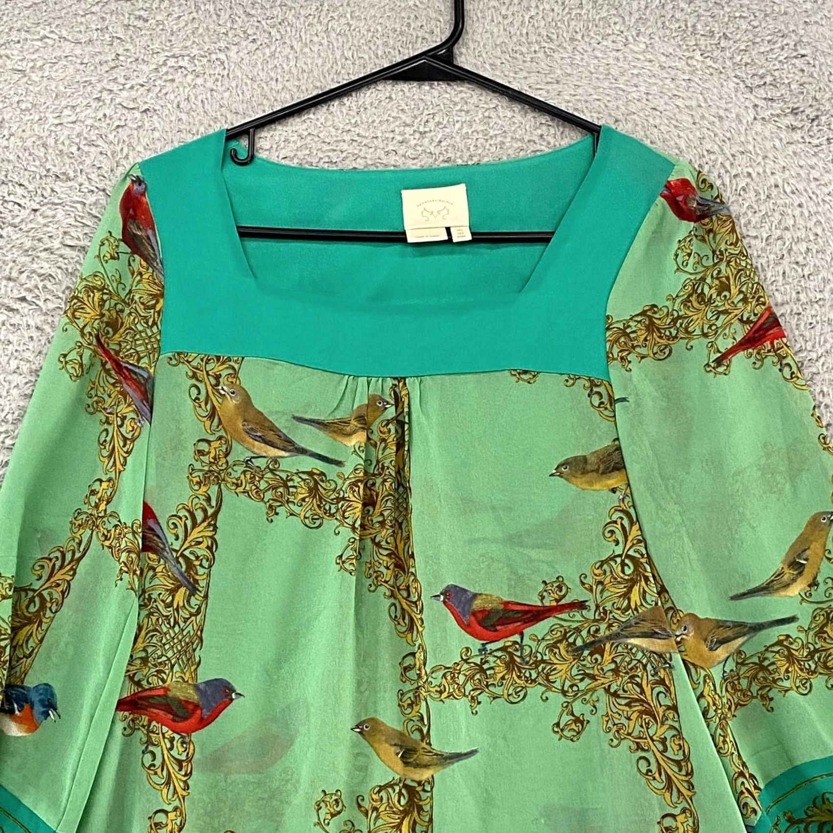 Anthropologie Anthropologie Vanessa Virginia Green 100% Silk Bird Blouse Womens Size 2 Y2K Size XS / US 0-2 / IT 36-38 - 2 Thumbnail