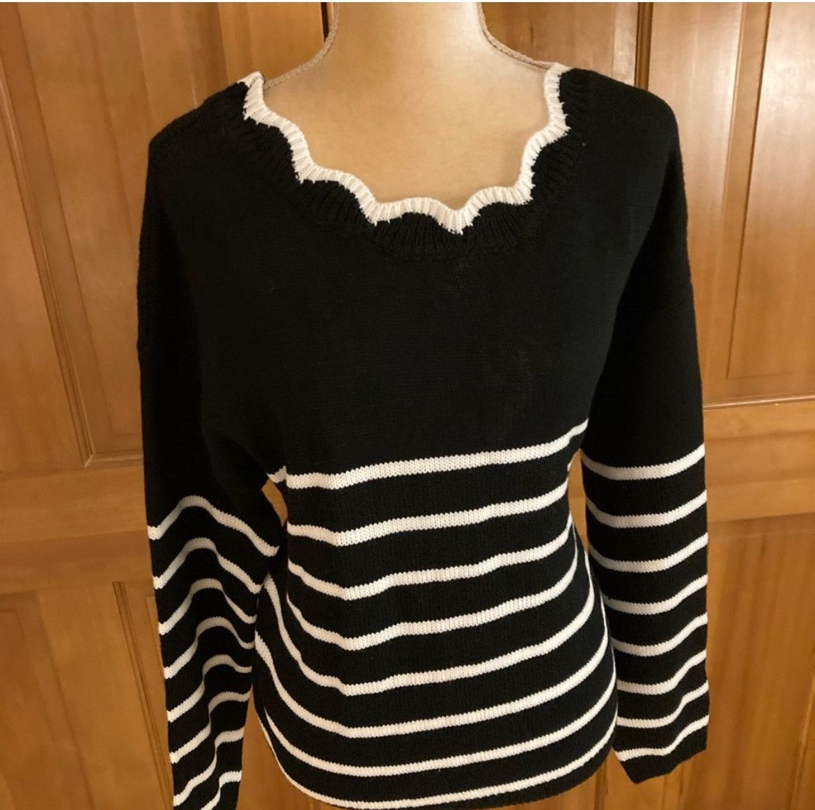 Designer × Other NWT, Lavishly Paris Scallop Trim Bowknot Back Sweater Size M / US 6-8 / IT 42-44 - 14 Thumbnail