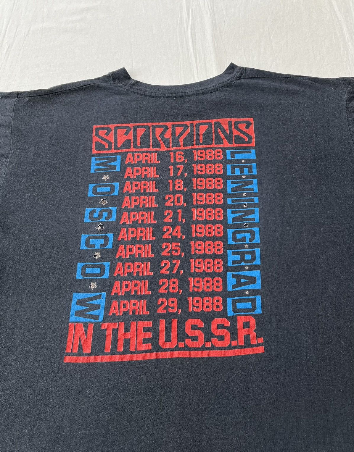 Band Tees Vintage 1988 Scorpions USSR Moscow Tour 80s Black T-shirt Size US L / EU 52-54 / 3 - 13 Thumbnail