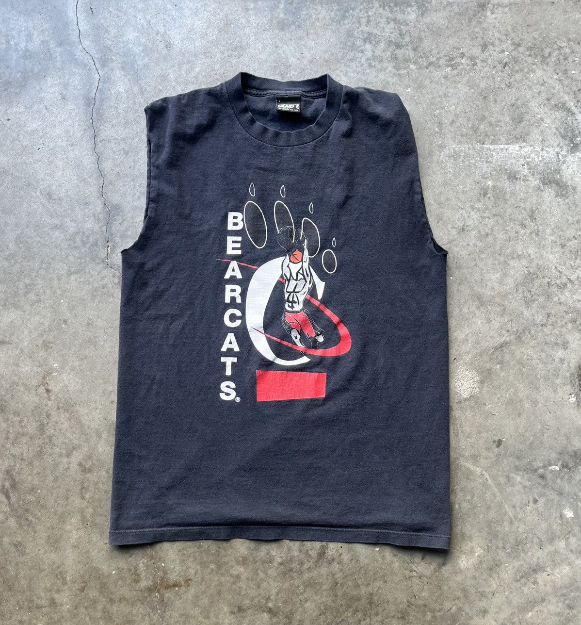 Vintage vintage 90s cincinnati bearcats basketball cut off tee Size US L / EU 52-54 / 3 - 1 Thumbnail