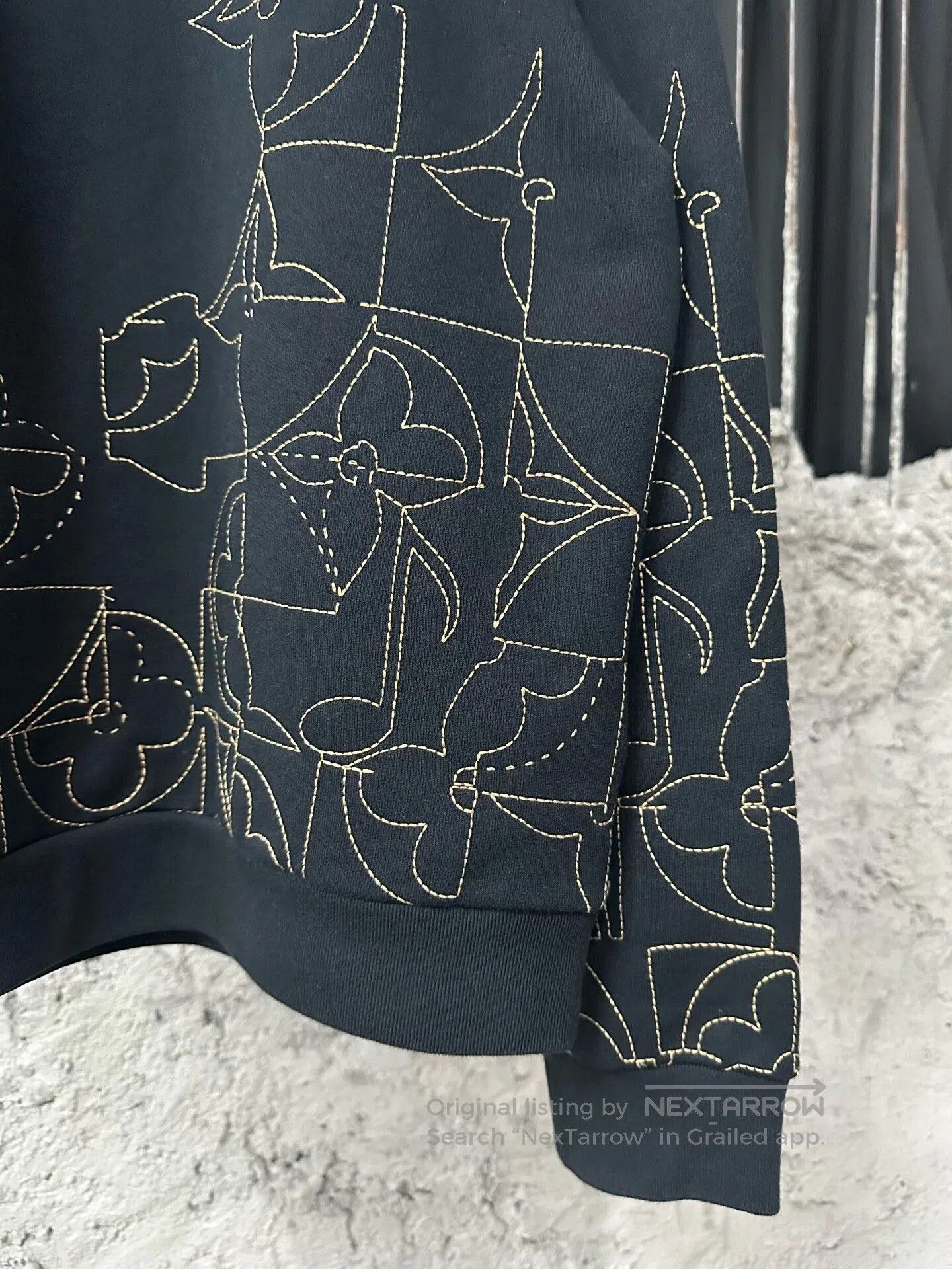 Louis Vuitton louis vuitton embroidered logo sweatshirt. Size US L / EU 52-54 / 3 - 5 Thumbnail