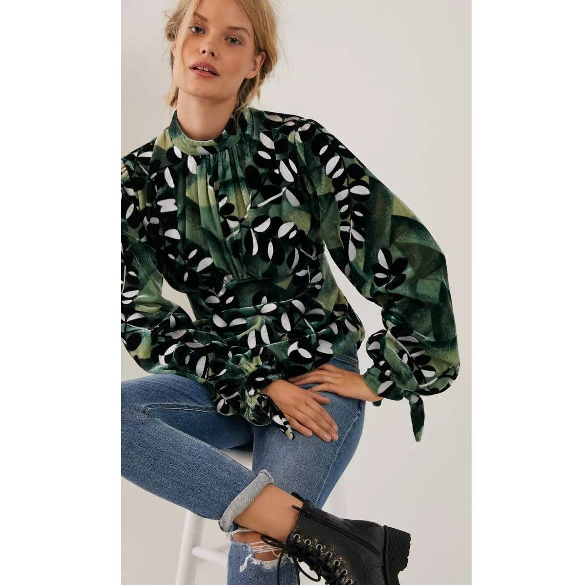 Anthropologie New Anthropologie Anna Sui Isa Velvet Blouse $473 Sz 2 Green Size XS / US 0-2 / IT 36-38 - 1 Thumbnail