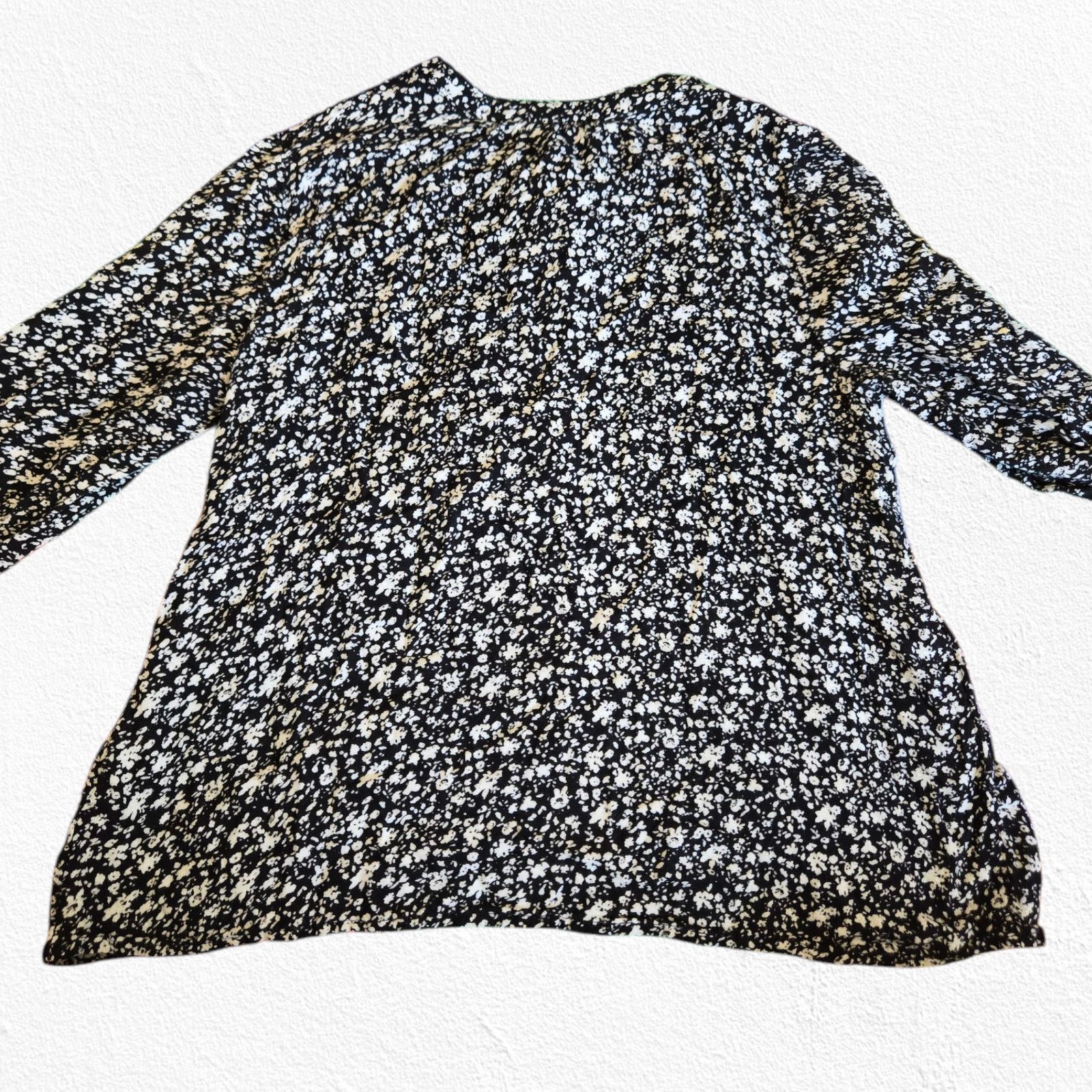Lucky Brand Lucky Brand Black Floral Smocked Blouse Size Small Size S / US 4 / IT 40 - 10 Thumbnail