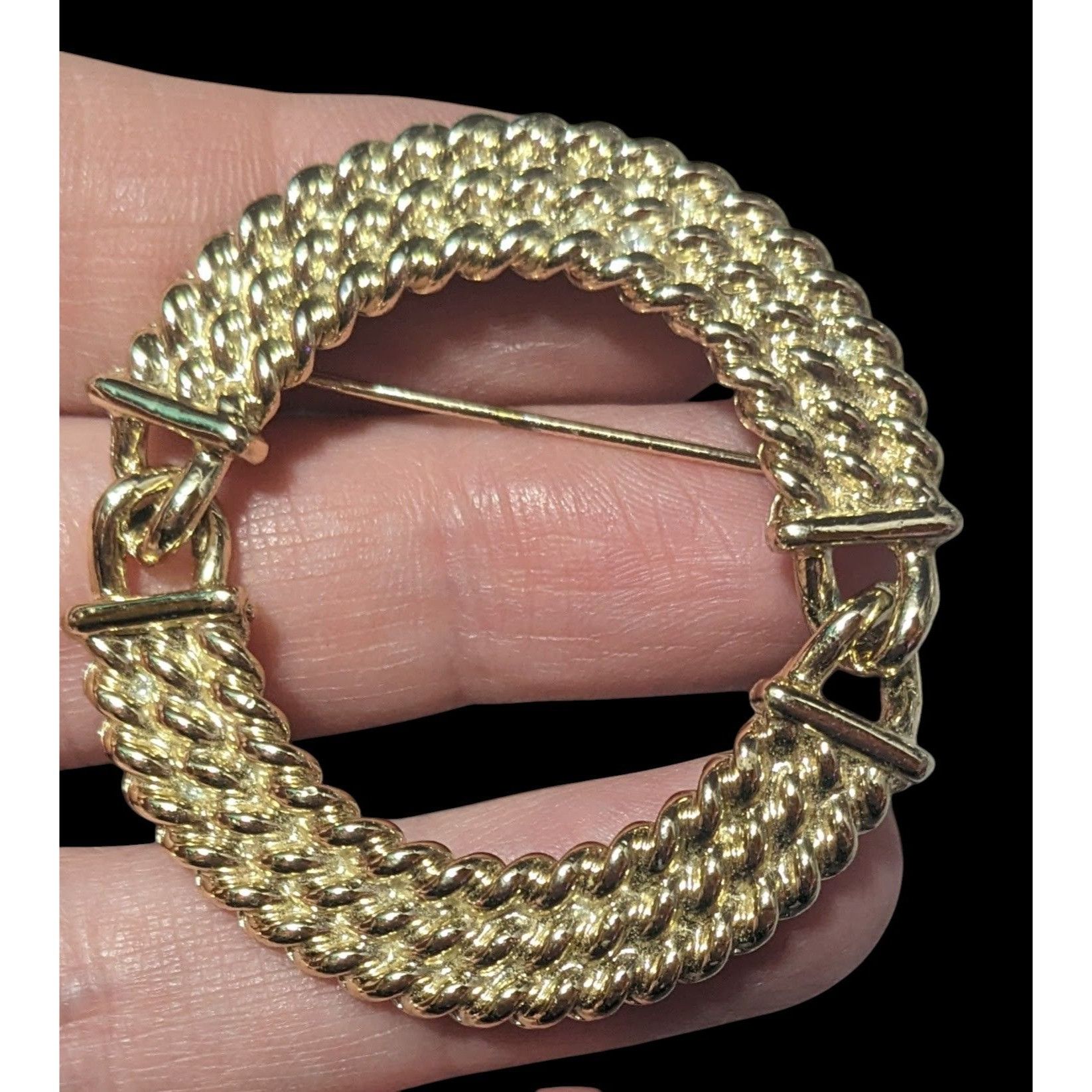 Other Vintage Textured Articulated Gold Tone Braided Wreath Brooch Size ONE SIZE - 2 Thumbnail