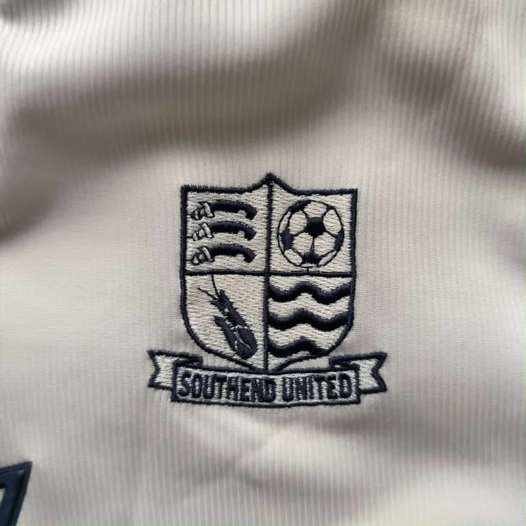 Hi Tec Southend United 2001-02 Hi-Tec away football jersey size M Size US M / EU 48-50 / 2 - 3 Thumbnail