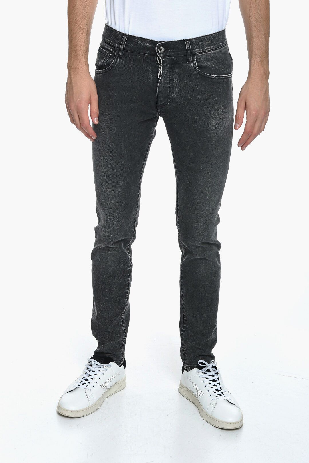 image of Dolce Gabbana Og1Mm0424 Tapered Fit Denim In Black, Men's (Size 28)