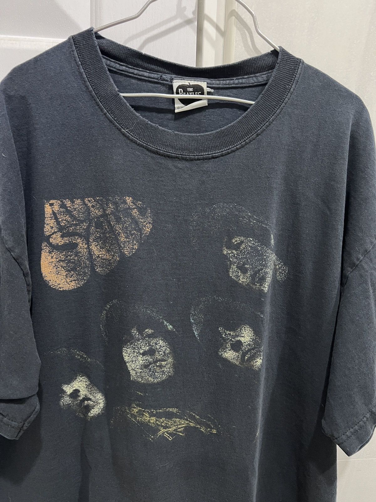 Band Tees Vintage Y2K The Beatles Rubber Soul Tee Thrashed Sun Faded Size US XL / EU 56 / 4 - 3 Thumbnail
