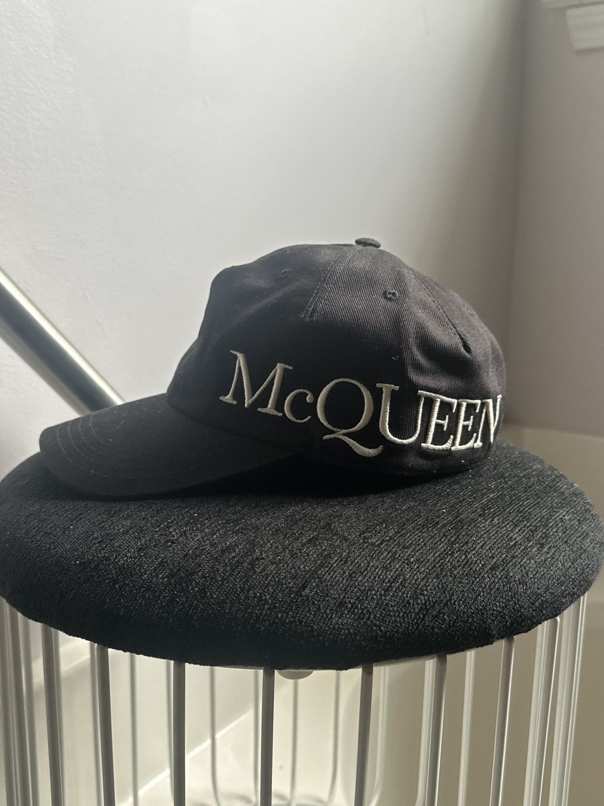 Alexander McQueen × Designer Alexander McQUEEN Baseball Hat (black) Size ONE SIZE - 1 Thumbnail