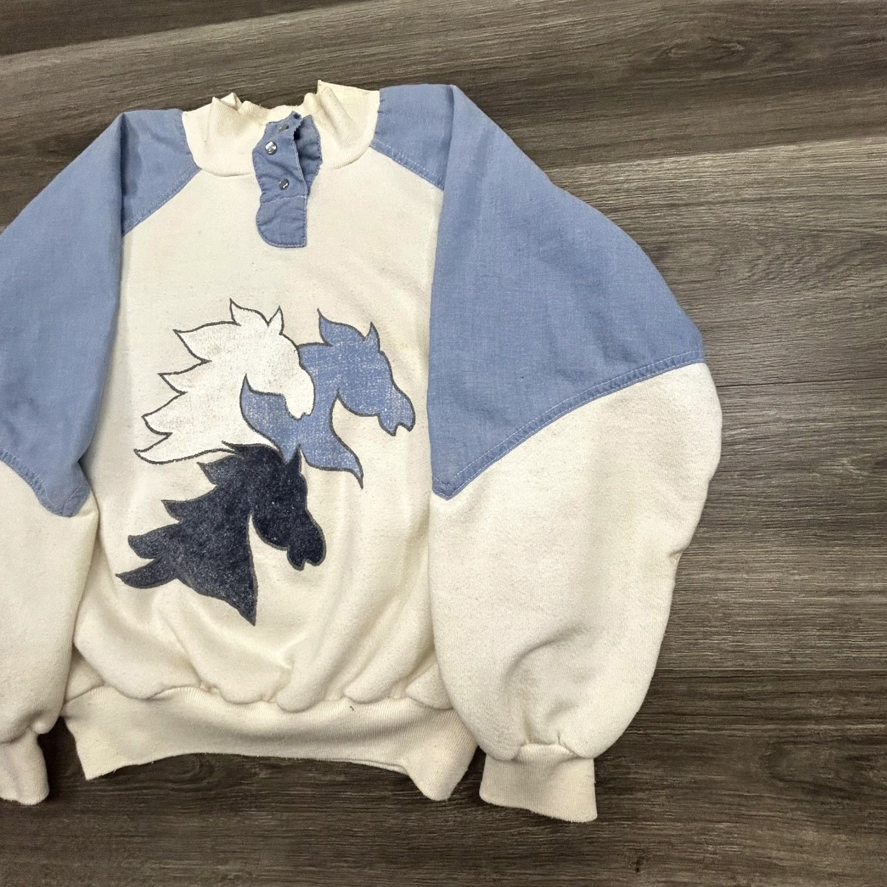 Vintage VINTAGE Miss Rodeo America Sweatshirt Womens M Henley 60s Western Horse Rodeo White Raglan Sleeve Embroidered Front Graphic Size M / US 6-8 / IT 42-44 - 4 Thumbnail