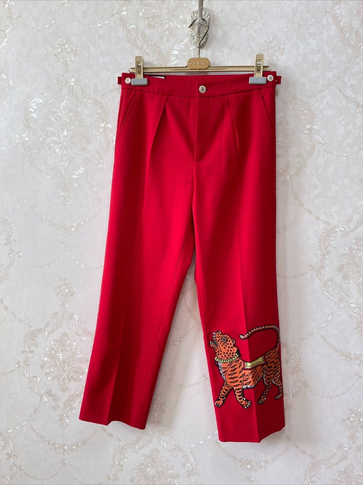 Gucci Gucci runway red ankle crop embroidered tiger trousers Size 26" / US 2 / IT 38 - 1 Thumbnail