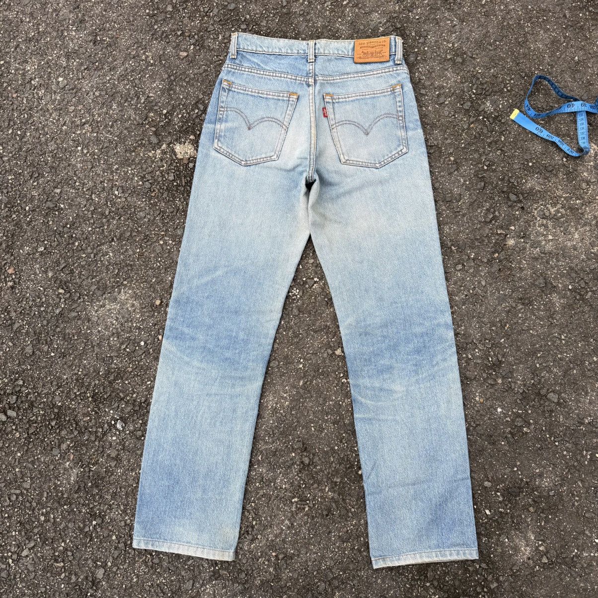 Levi's Vintage Clothing VINTAGE LEVI'S 525 LIGHT WASH FADED DENIM JEANS Size US 29 - 2 Thumbnail