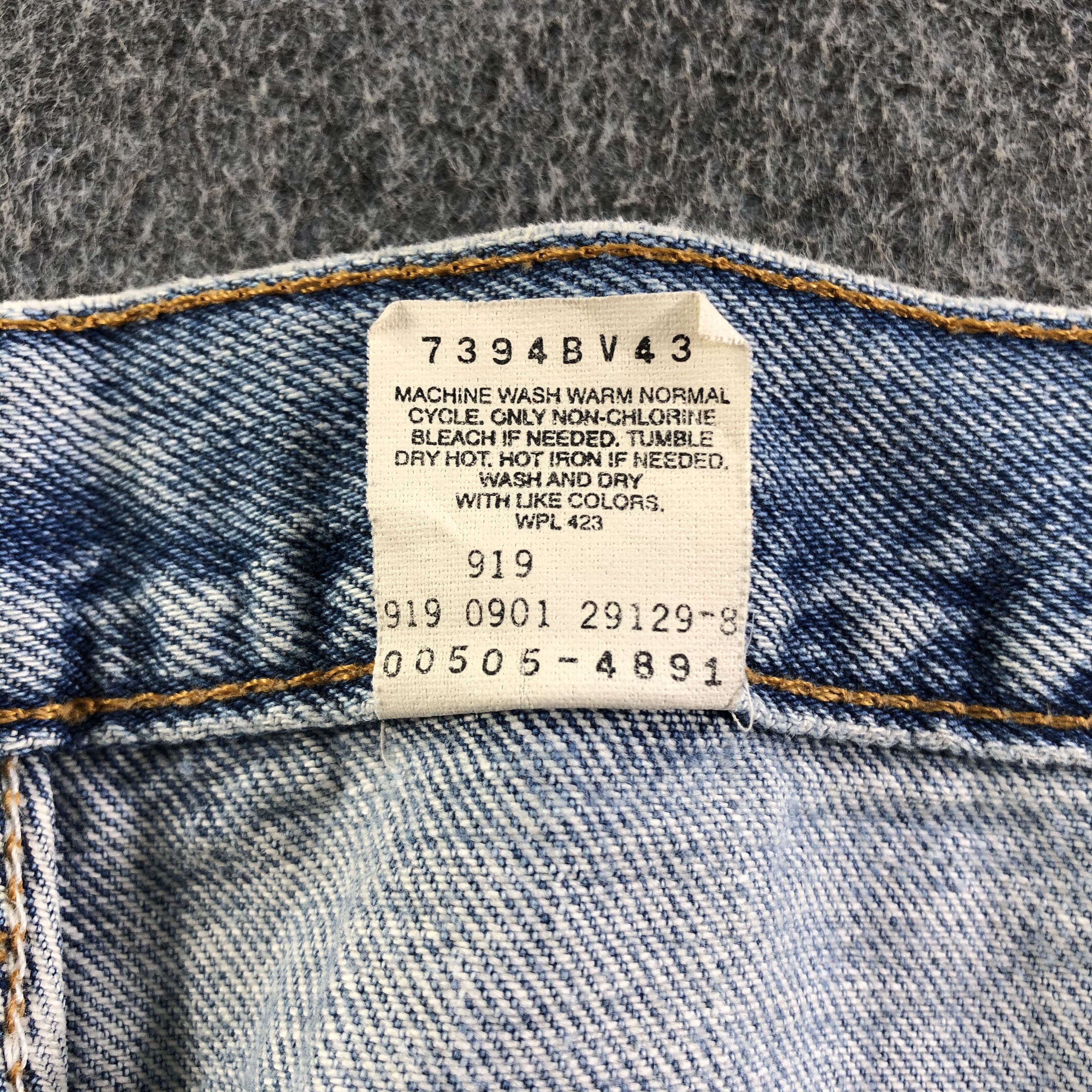 Levi's Vintage 90s Blue Wash Levis 505 Jeans-J3332 Size US 33 - 12 Thumbnail