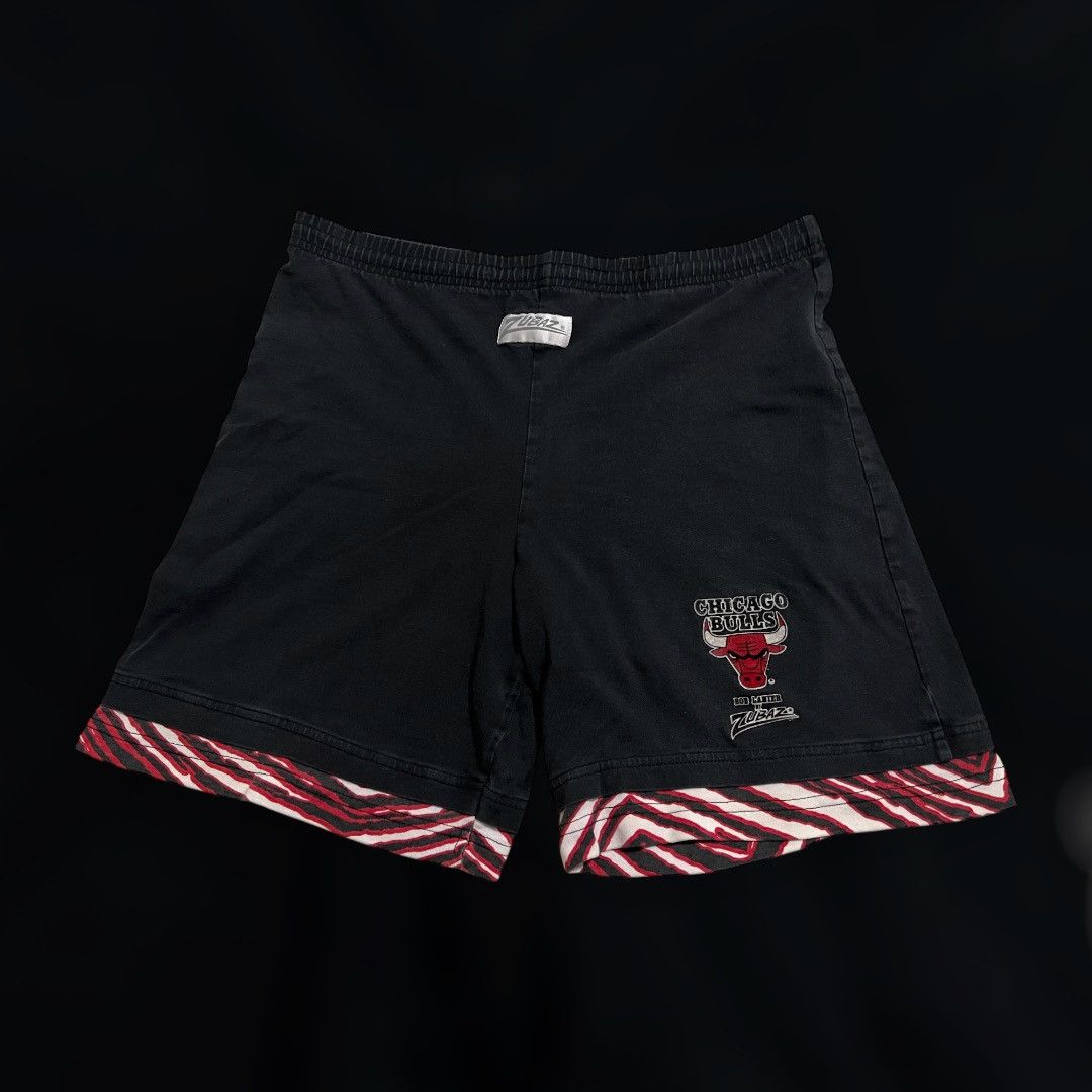 Vintage × Zubaz Vintage Zubaz Chicago Bulls Shorts Size US 32 / EU 48 - 1 Thumbnail