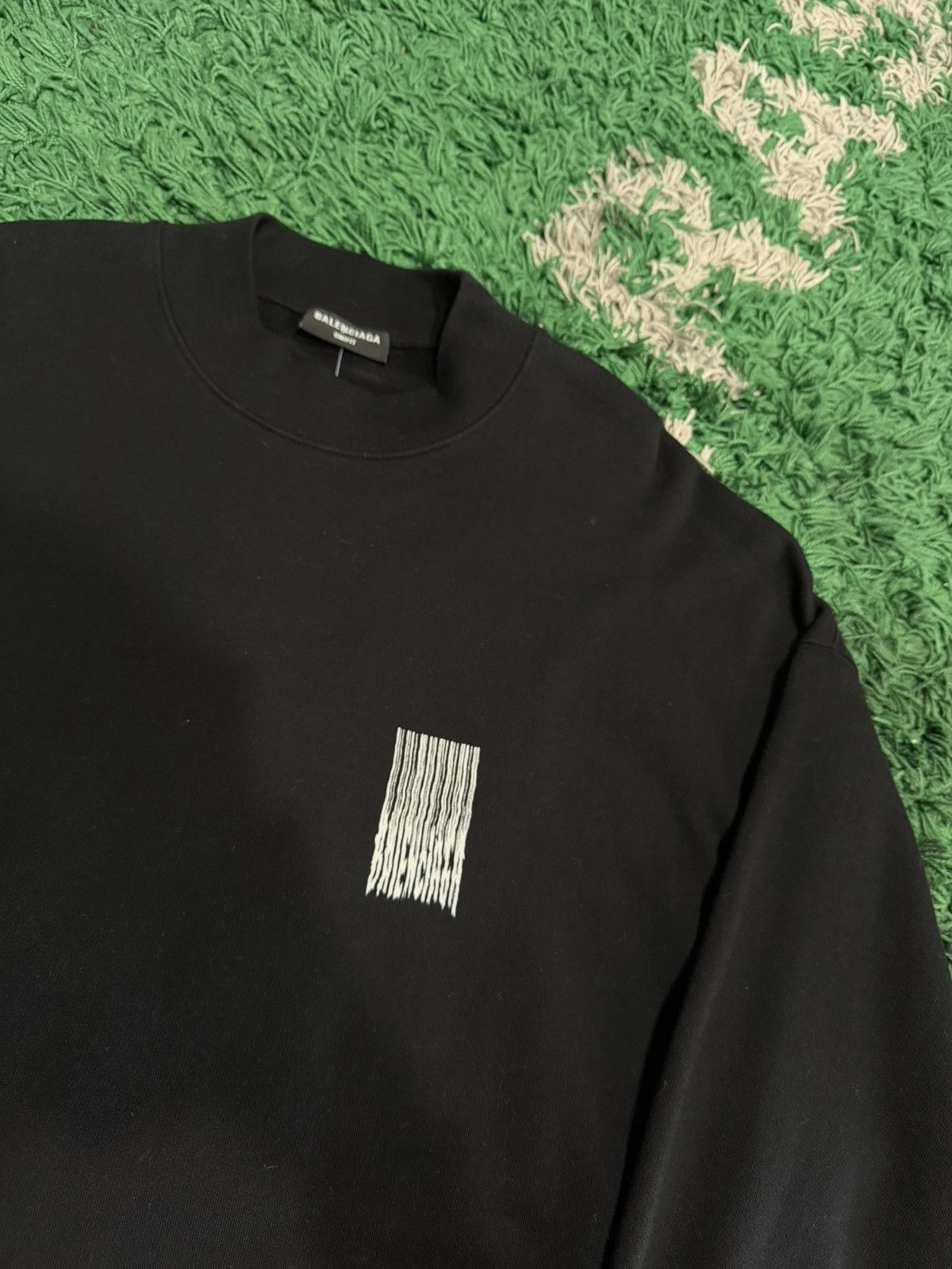 Balenciaga Balenciaga Barcode Logo Crewneck Size US XXL / EU 58 / 5 - 1 Thumbnail