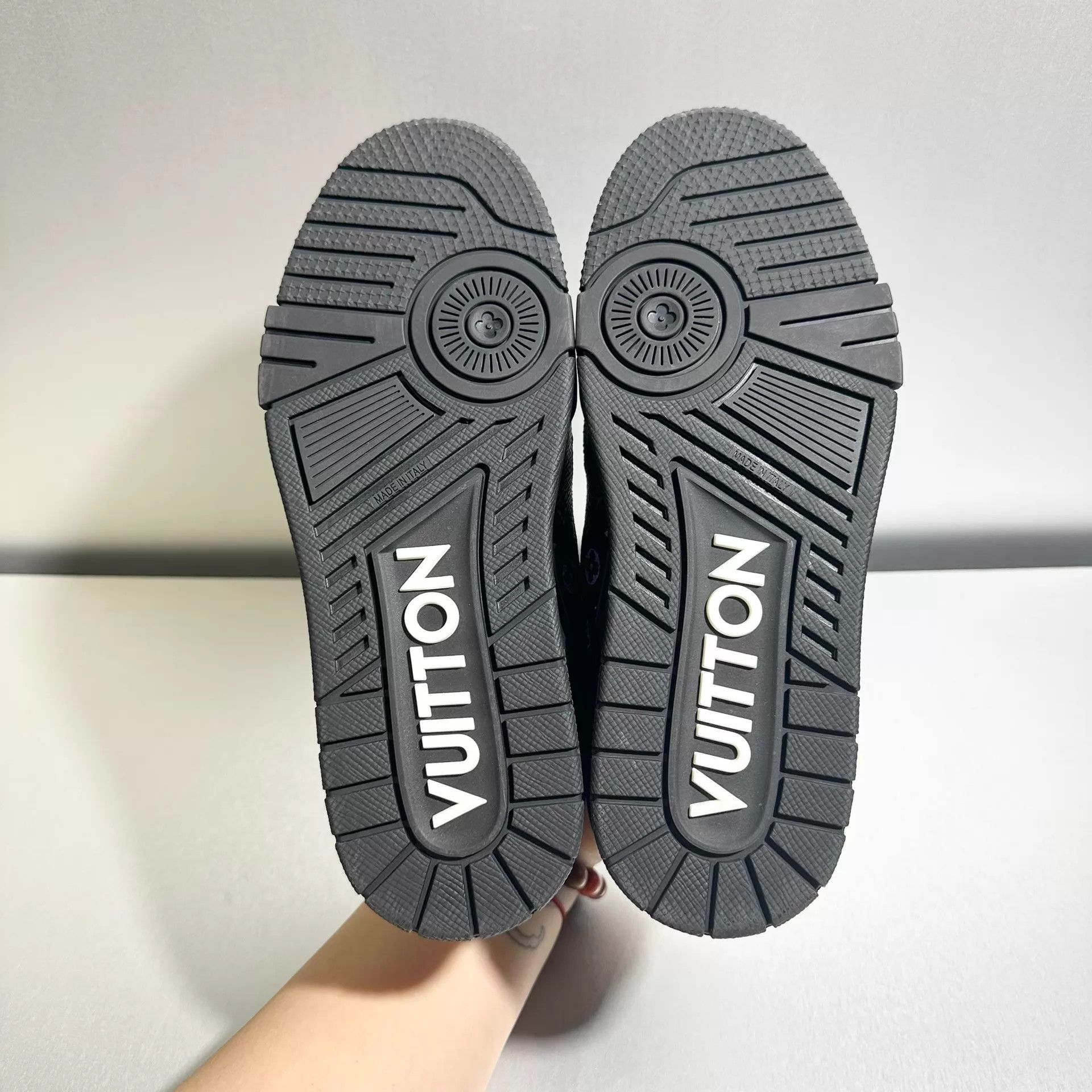 Louis Vuitton LV x Murakami Trainer Black Tri-Color 37 Size US 6.5 / IT 36.5 - 7 Thumbnail