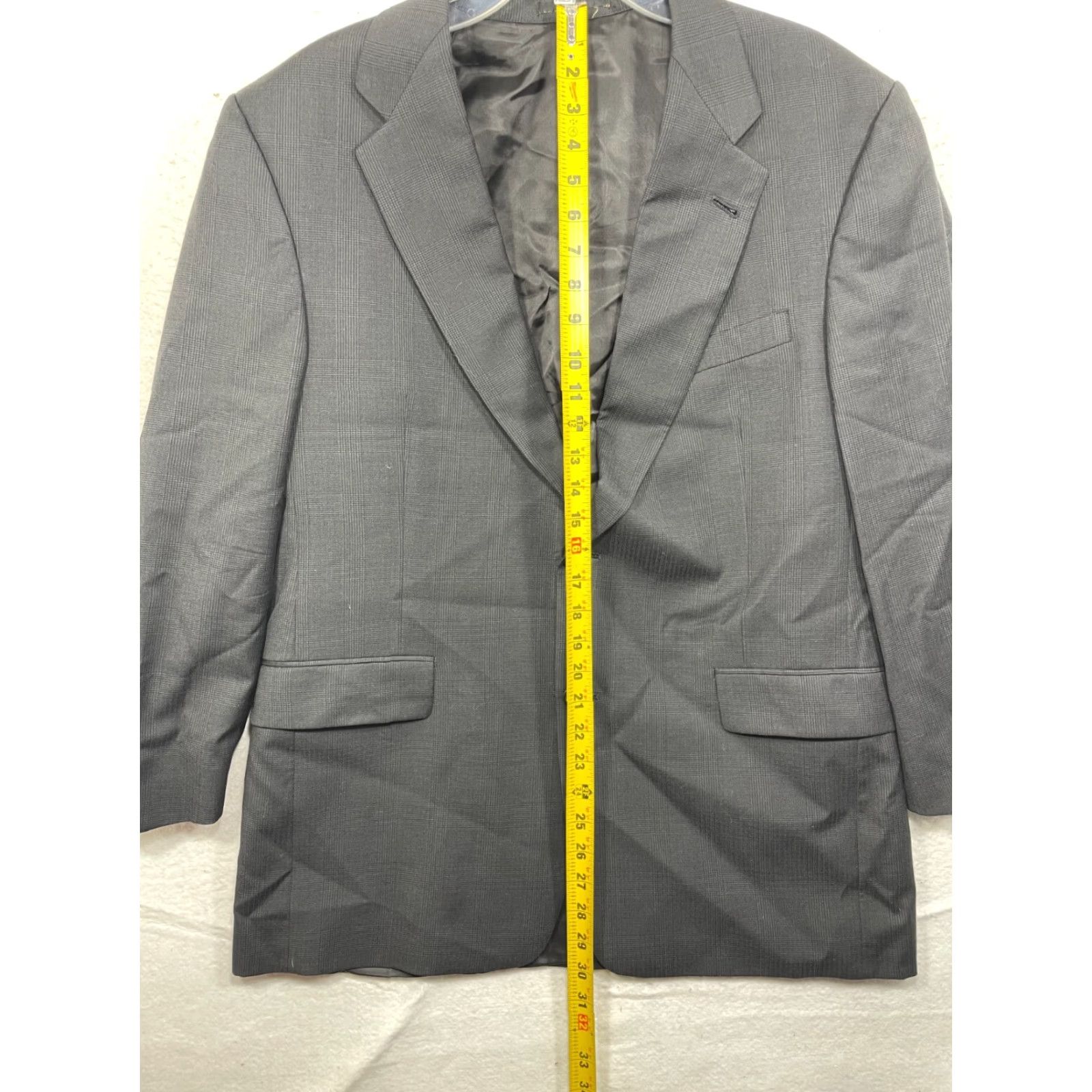 Hart Schaffner Marx Hart Schaffner Marx Blazer Mens 42S 2 Button Wool Black and Gray Plaid Jacket Short 2 Piece 42 Gray Wool Notch Lapel Vintage Mens Blazer Size 42R - 5 Thumbnail