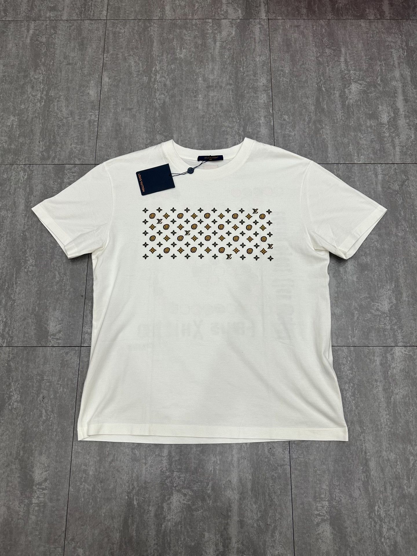 Louis Vuitton Louis Vuitton Collab T-Shirt l Men Size US L / EU 52-54 / 3 - 1 Thumbnail