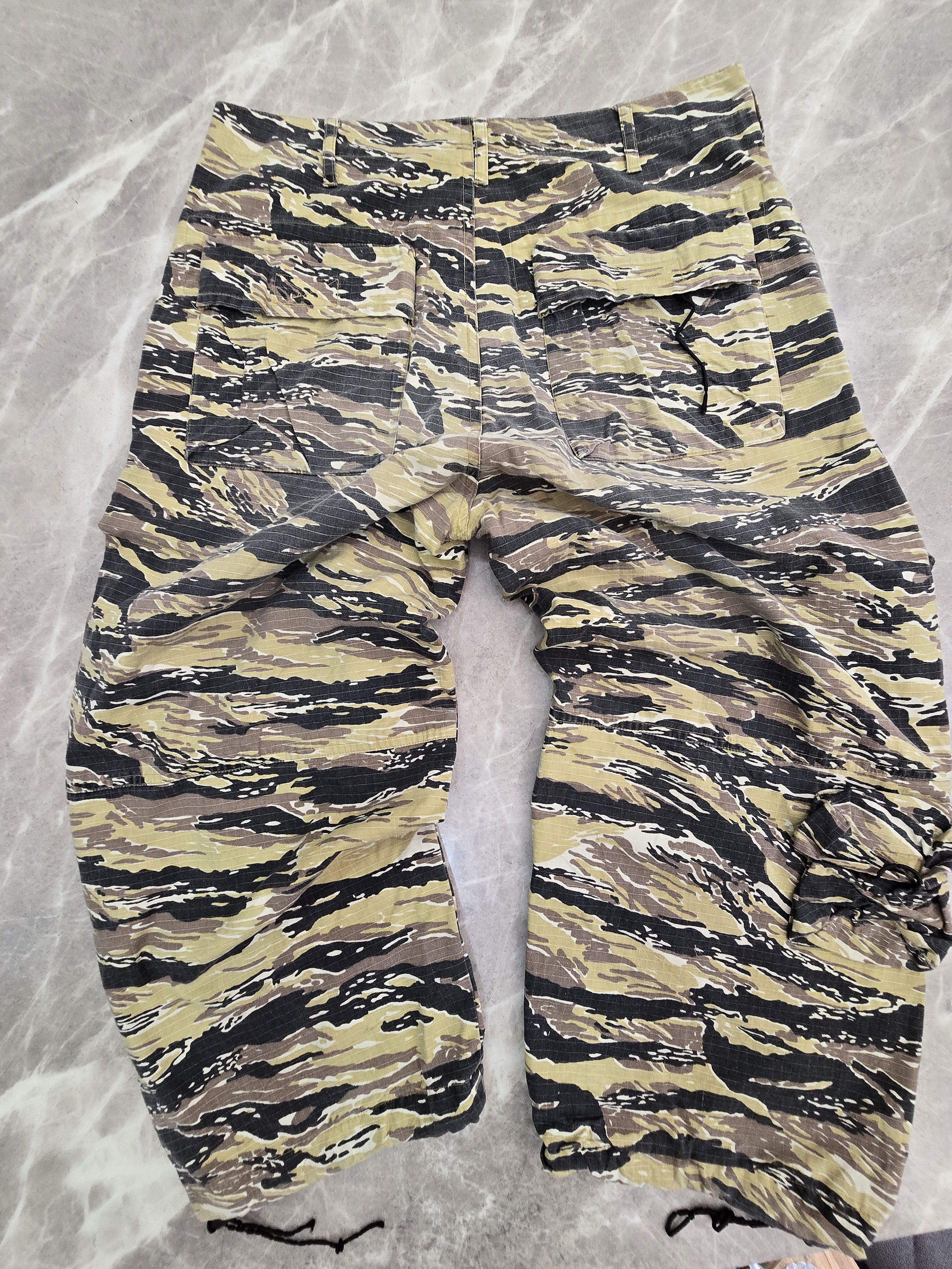 Japanese Brand Mens 3/4 Length Tiger stripe Camouflage Cargo Pants Size US 31 - 2 Thumbnail