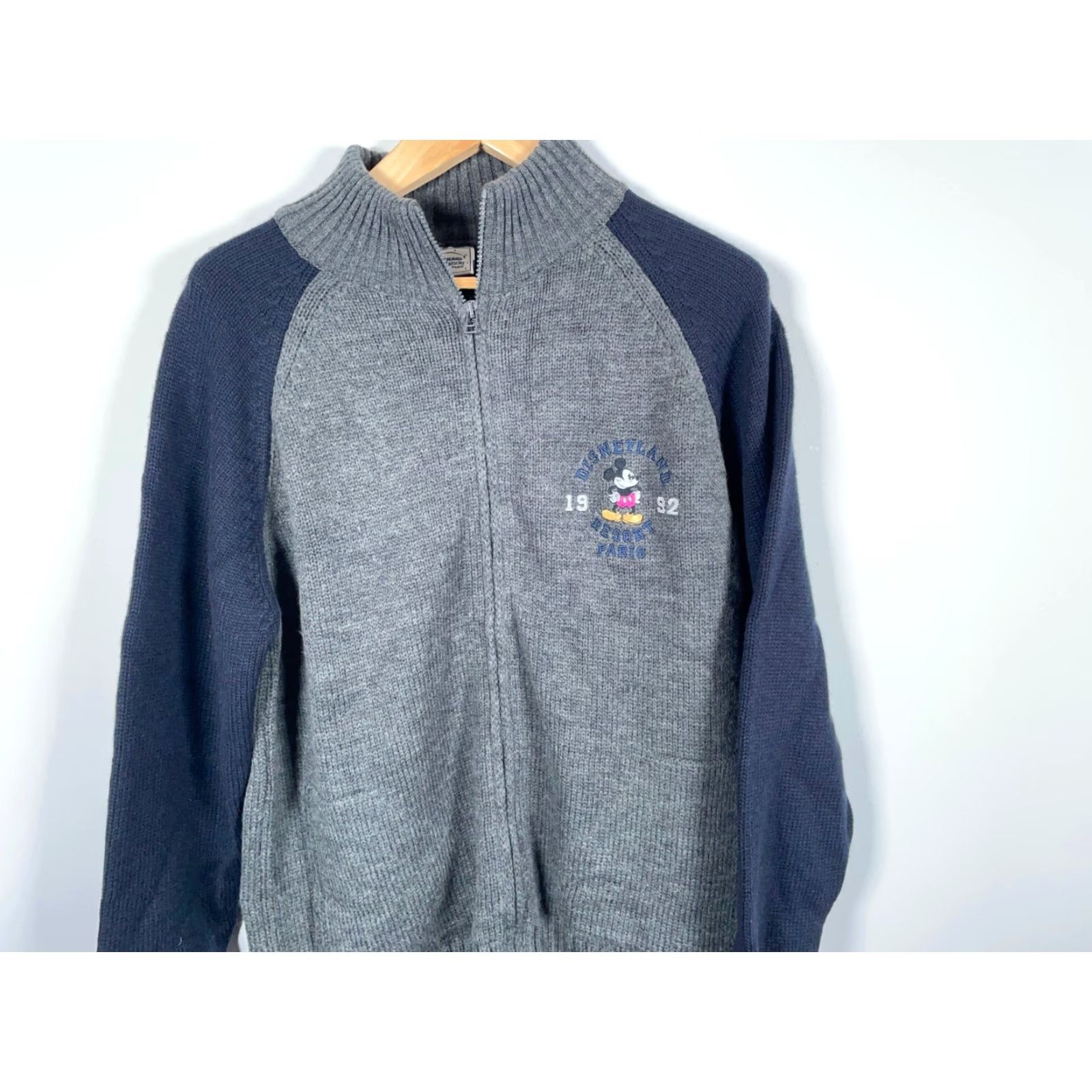 Disney Disneyland Resort Paris Full Zip Sweater Adult XL Gray Mickey Mouse Knit Wool-Acrylic Heavyweight Embroidered Vintage Disney Men Credit Card: N/A Size US XL / EU 56 / 4 - 4 Thumbnail