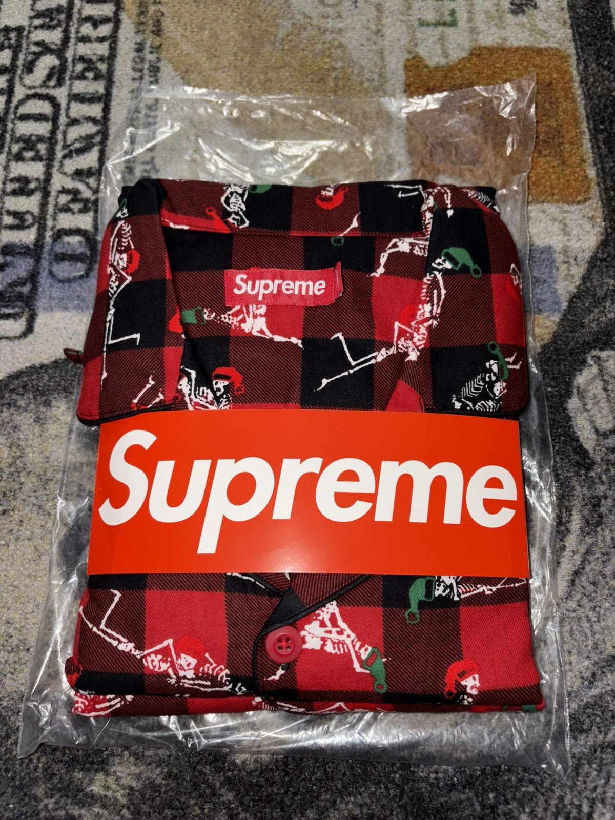 Hanes × Supreme Supreme Hanes Holiday Pajama Set (Top and Bottom) Size US M / EU 48-50 / 2 - 1 Thumbnail