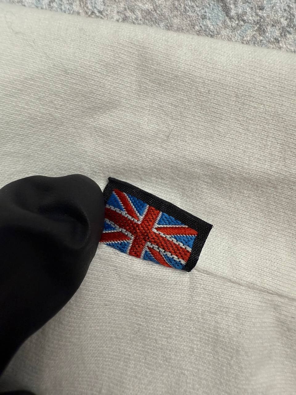 Belstaff 90s Vintage Belstaff Logo White Longsleeve T-Shirt Size XL Size US XL / EU 56 / 4 - 4 Thumbnail