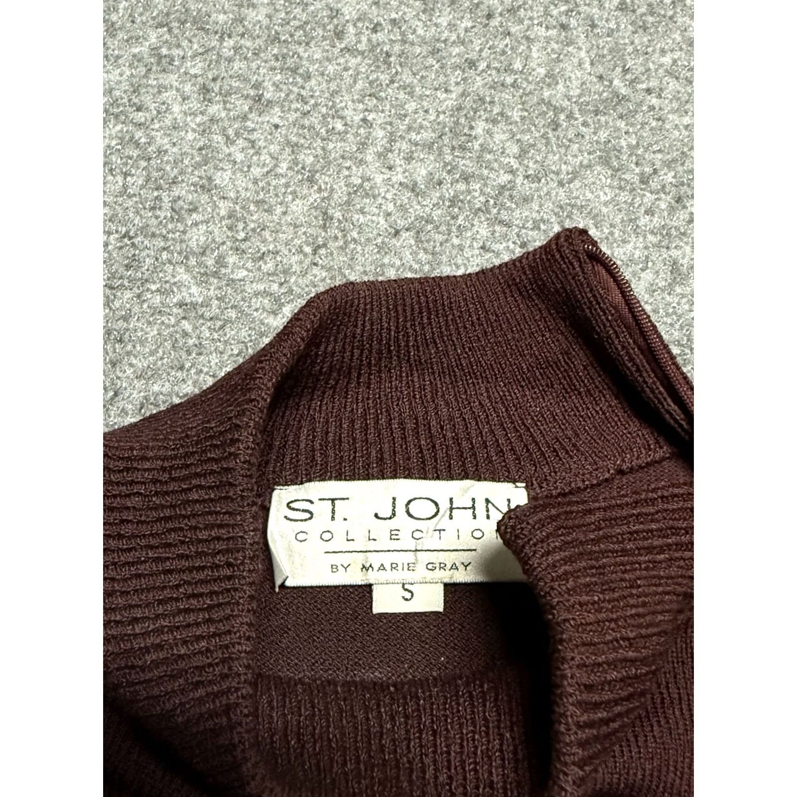 St. John St. John Collection Brown Knit 2 Piece Skirt Suit Womens 2 with Gold Chain Bow Size XS / US 0-2 / IT 36-38 - 4 Thumbnail