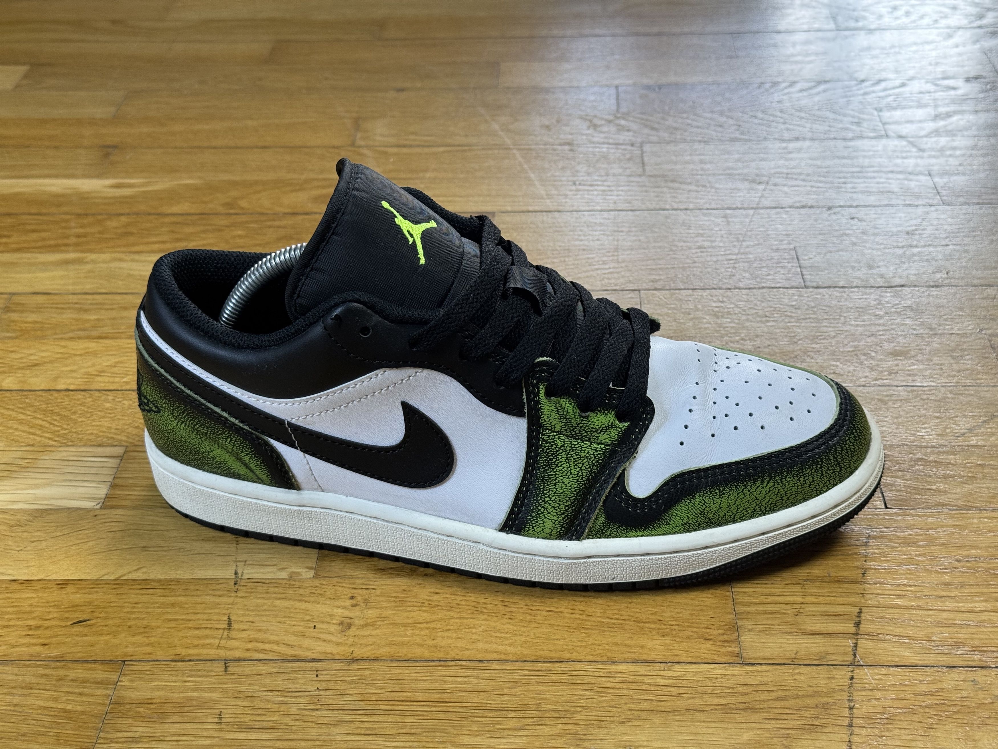 Nike Shoes NIKE AIR JORDAN 1 low electric green Size US 9 / EU 42 - 9 Thumbnail
