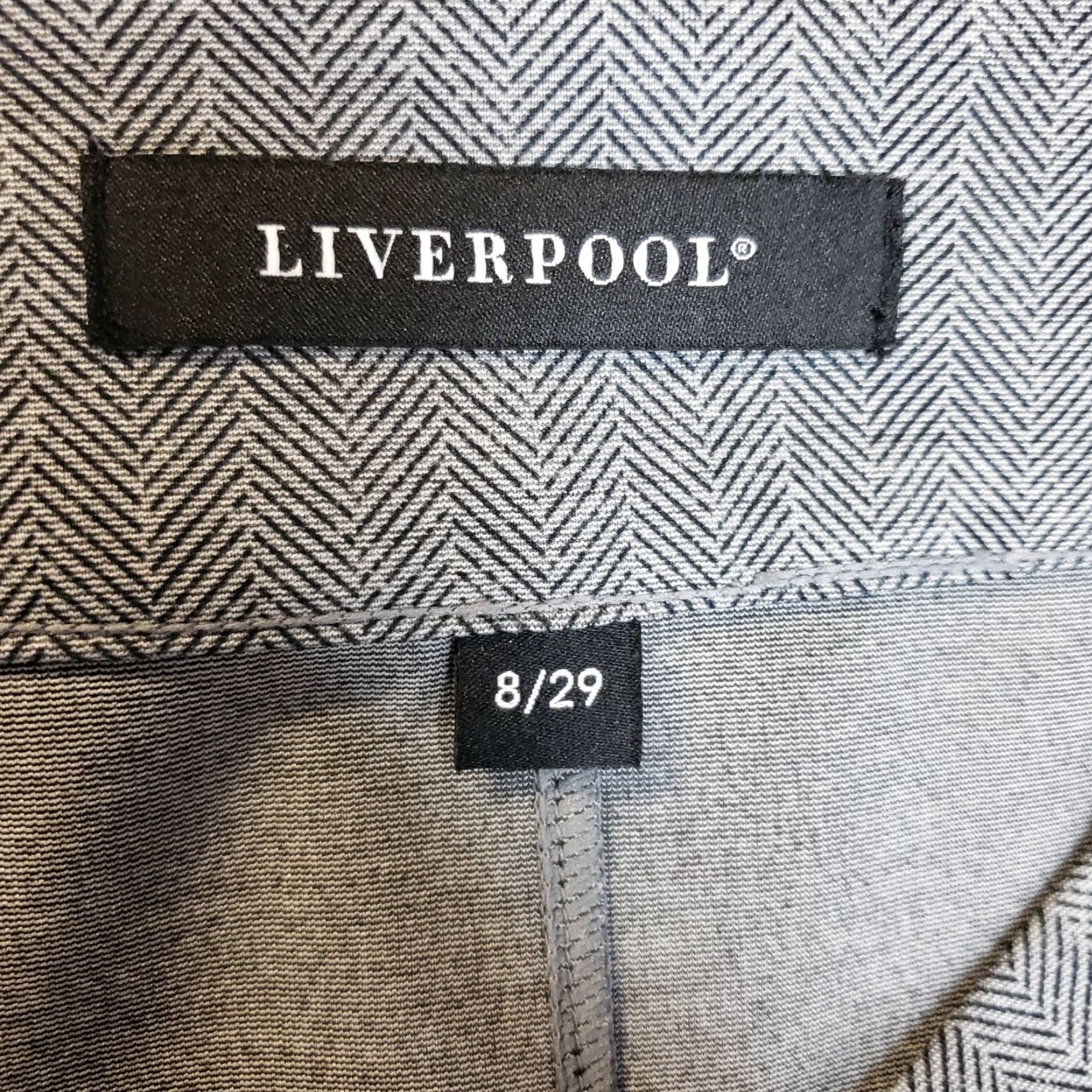 Vintage Liverpool Womens Pencil Skirt Black Gray Herringbone Size 8 Zip Knee Length Polyester Rayon Blend Size 30" / US 8 / IT 44 - 6 Thumbnail